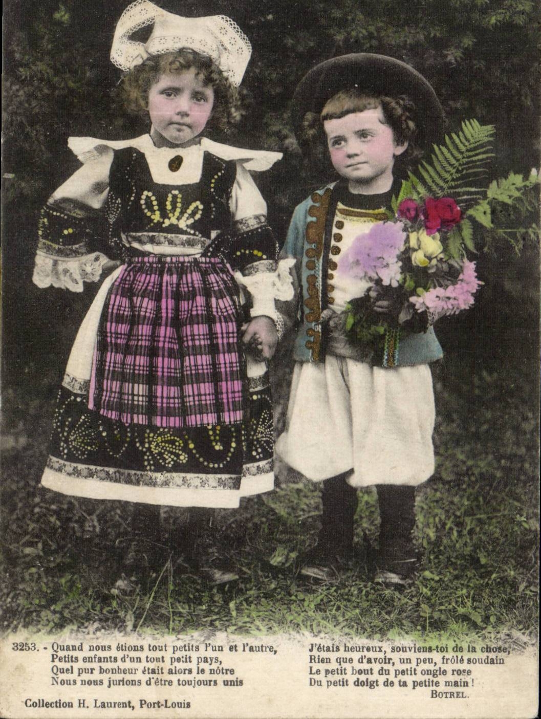 Fantasy - Children - adorable children in traditional costumes - Folklore CPA