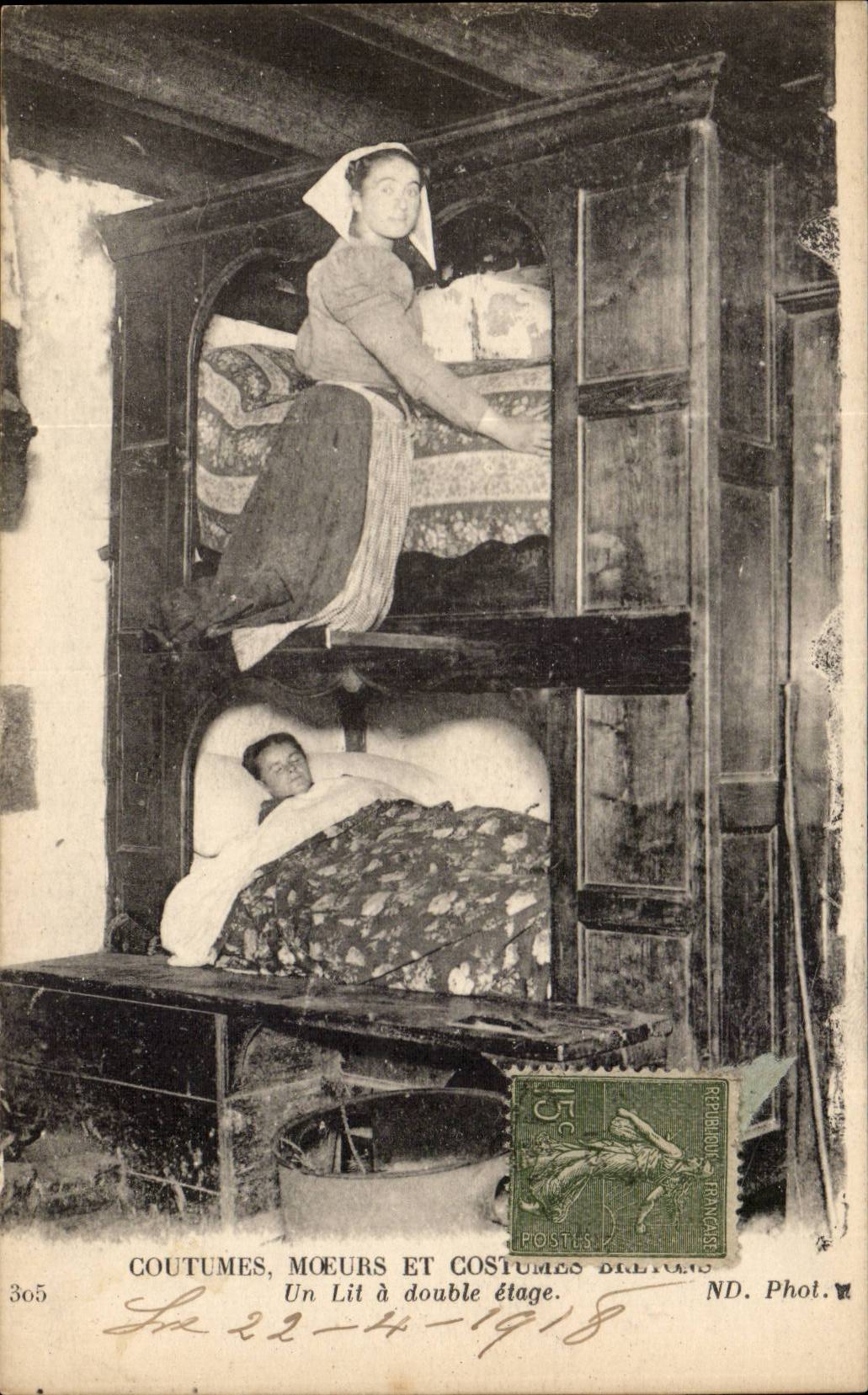 Fantasy - Woman - Brittany - the Bed has double stage - Costumes - Folklore CPA