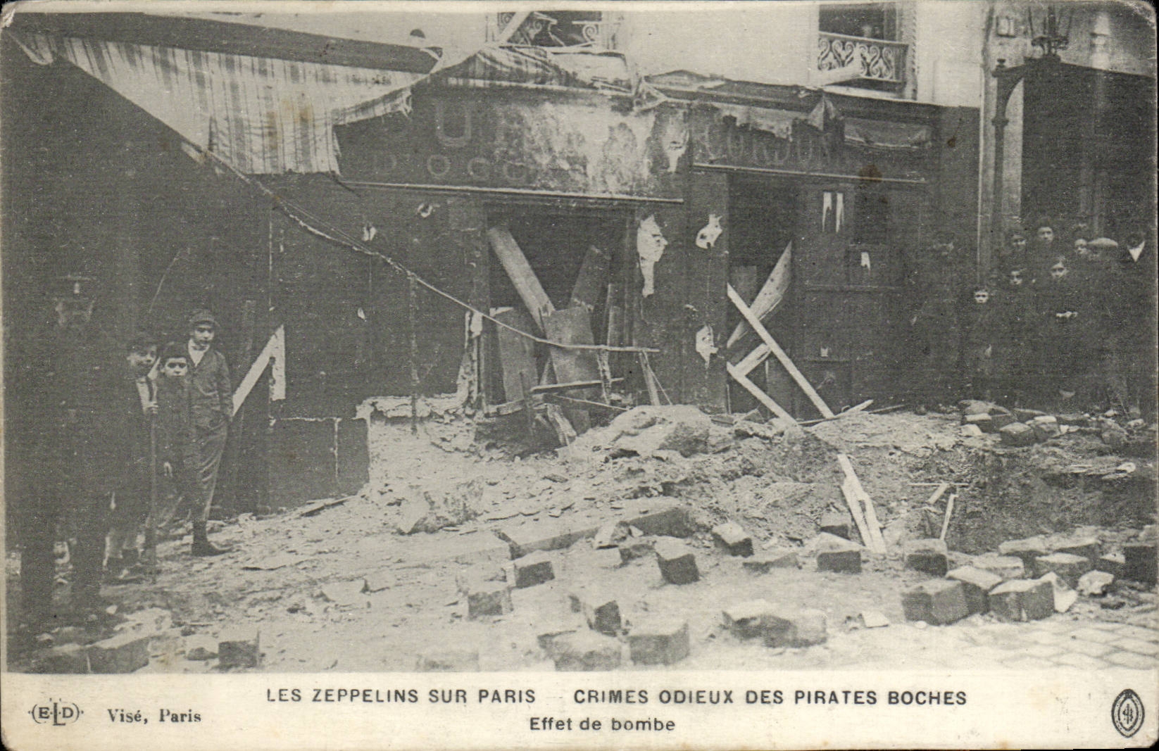 Paris - Les Zeppelins sur Paris - Crimes Odieux - des Pirates Boches- effet de bombe - CPA