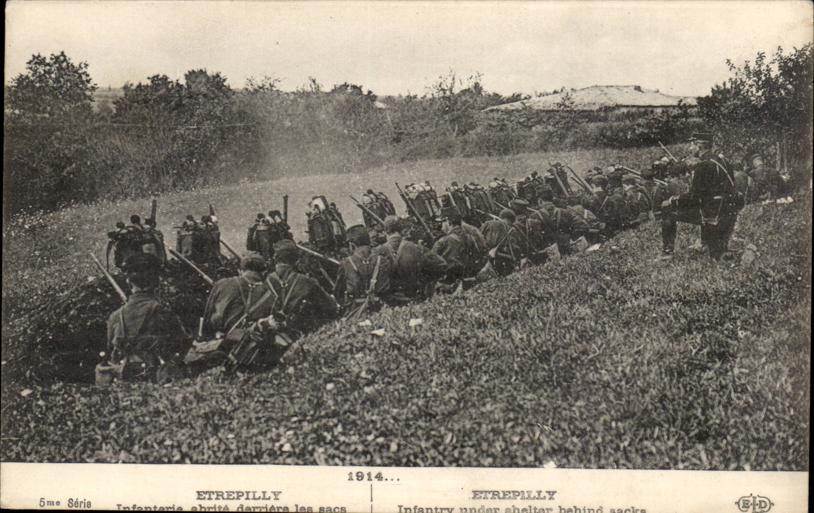 Etrepilly - Infantry shelters behind the bags - CPA