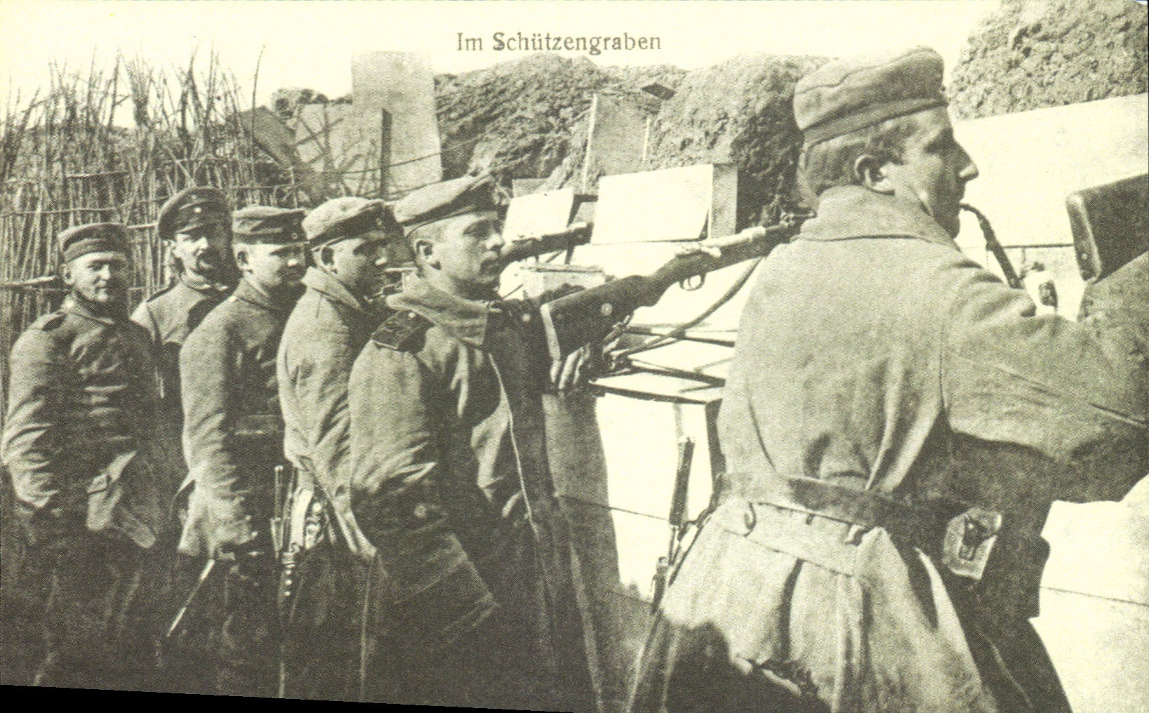 Militaria - Im Schuetzgraben - soldiers - CPA
