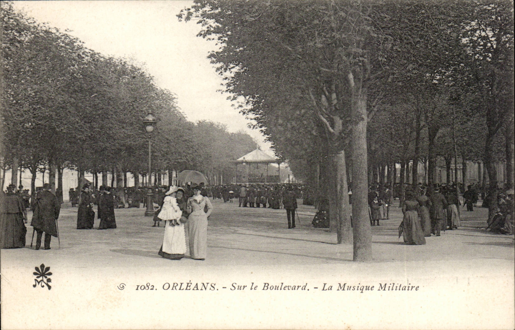 Orleans - On Bouleavard - Military Music - CPA