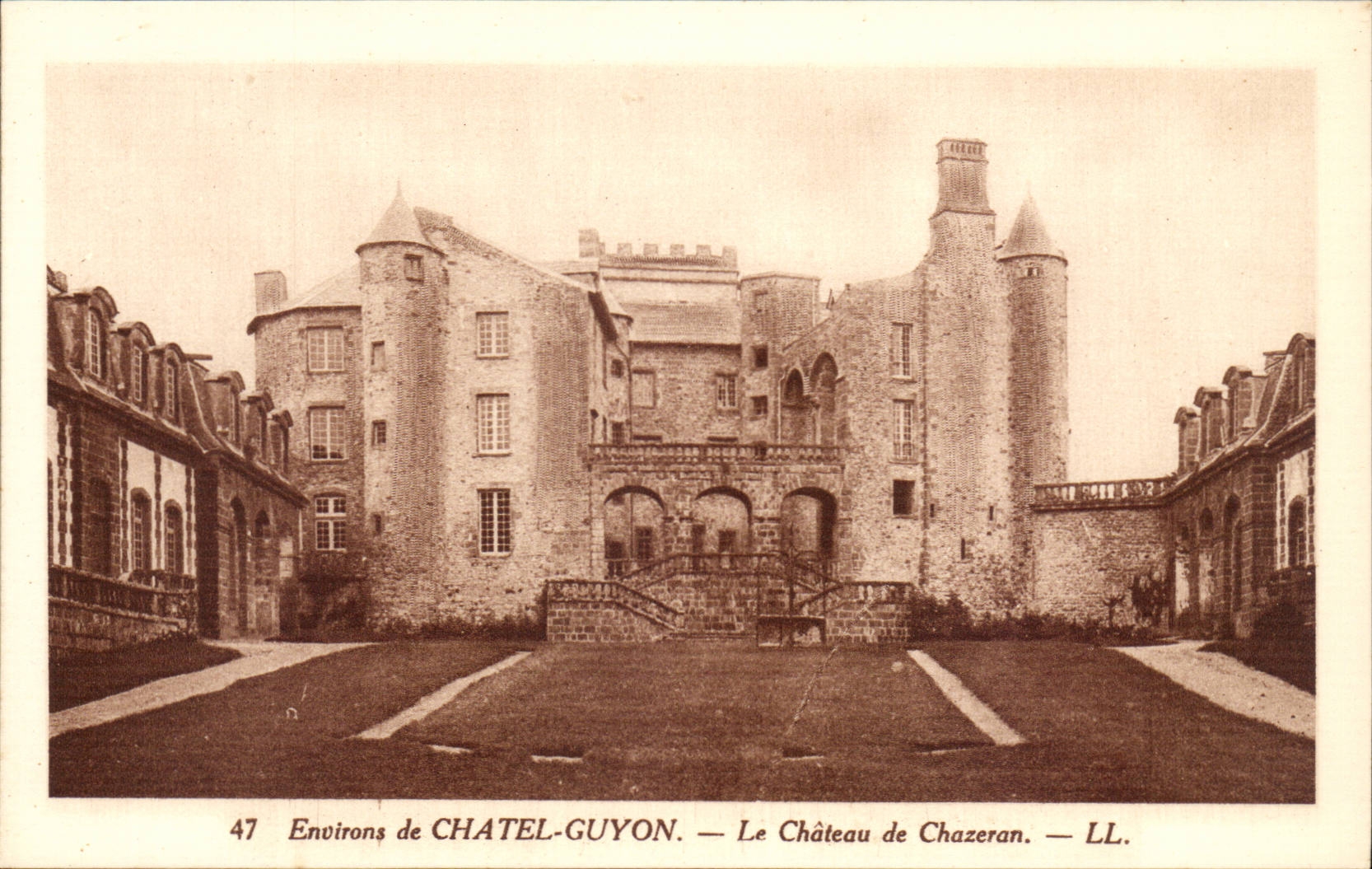 Chatel Guyon - Chatelguyon - Schloss von Chazeron - CPA