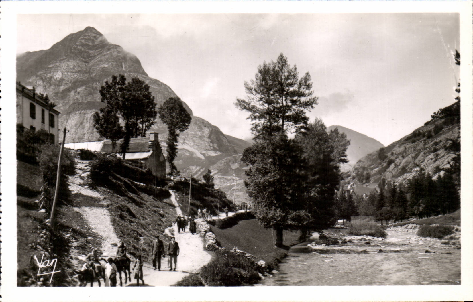 Gavarnie - On the left the Peak seeugnac alt 2575 - CPA