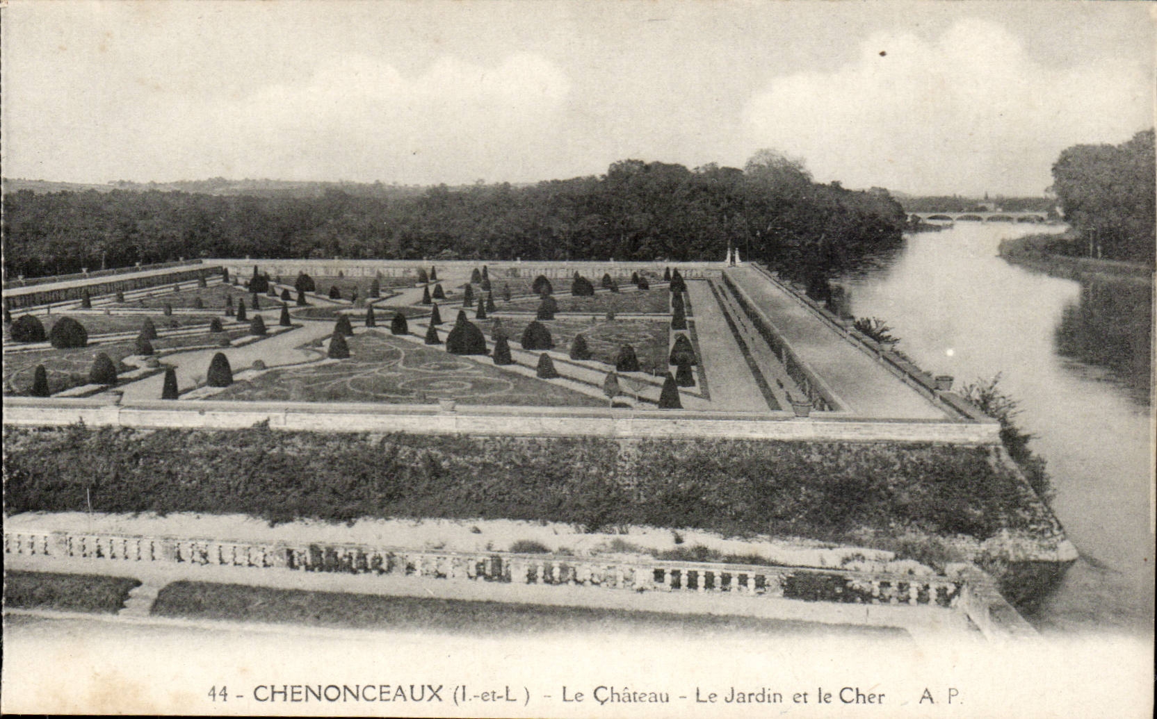 Chenonceaux - Le Chateau - Le Jardin et le Cher - CPA 