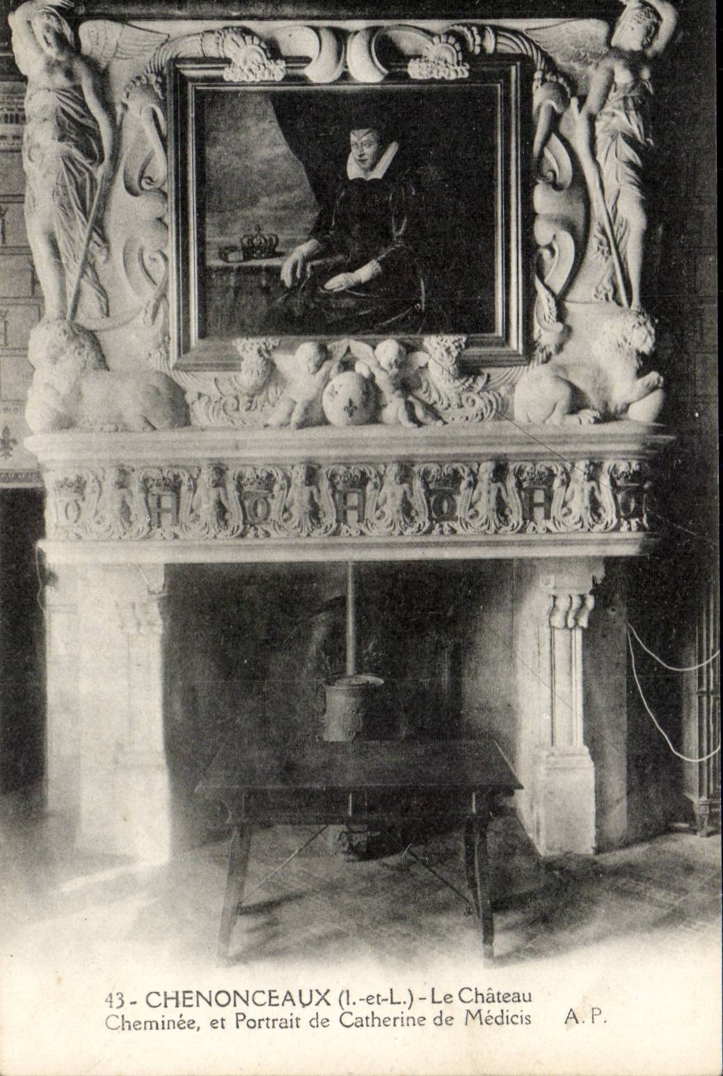 Chenonceaux - Le Chateau - Cheminee - Portrait de Catherine de Medicis - CPA 