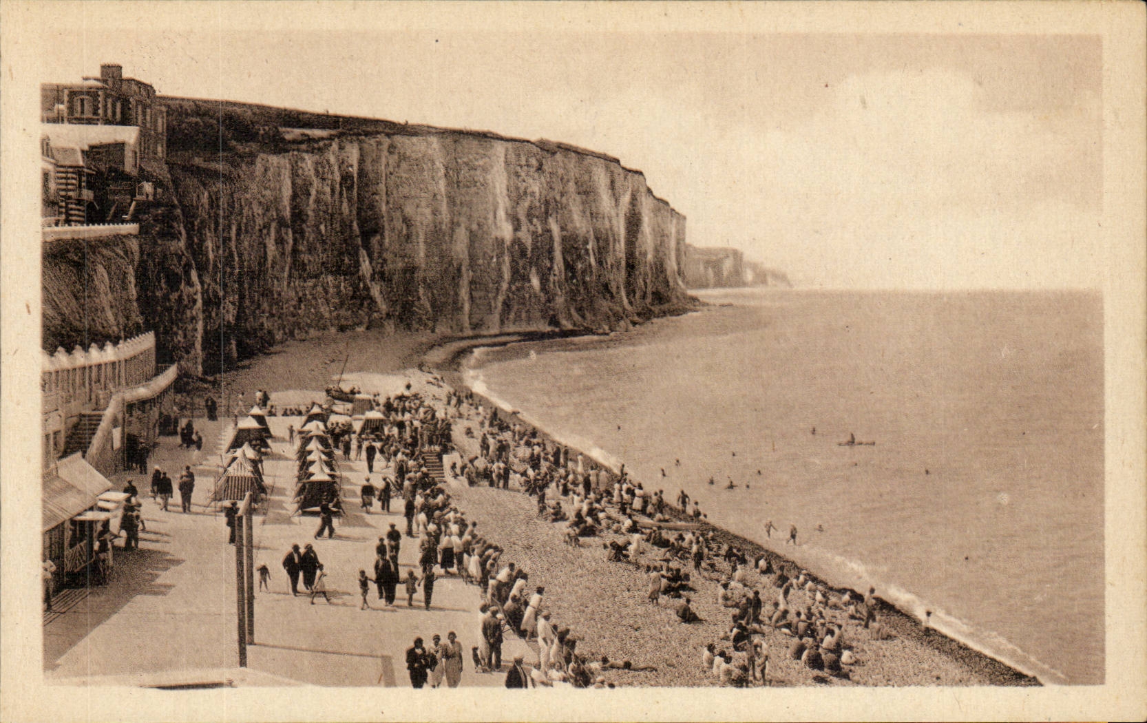 Ault - the Dam and the Beach - CPA