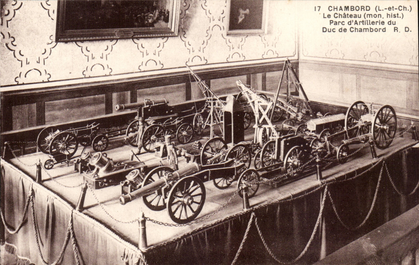 Chambord - Le Chateau - Parc d'Artillerie du Duc de Chambord CPA 
