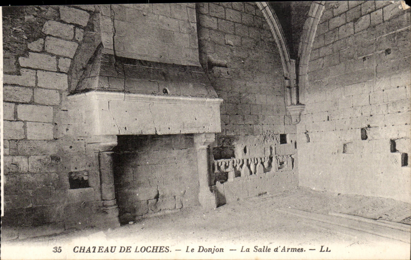 Castle of Loaches it Keep - Room of Weapons CPA