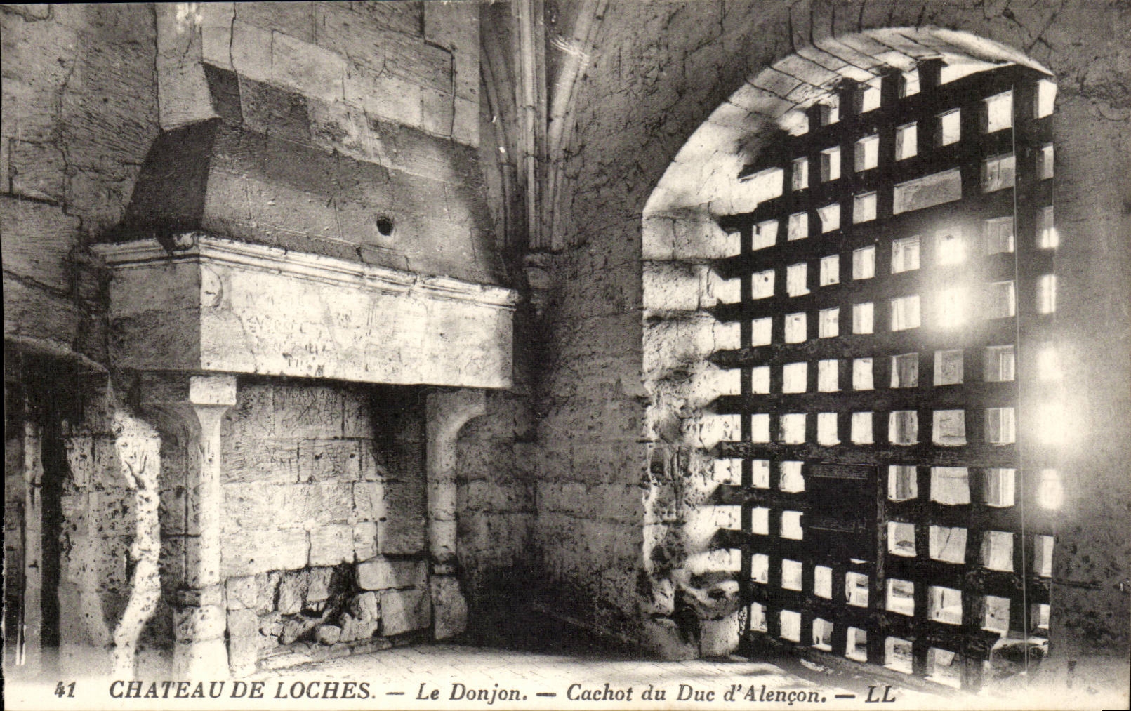 Loaches - the Keep - Dungeon of Duke of Alencon - CPA