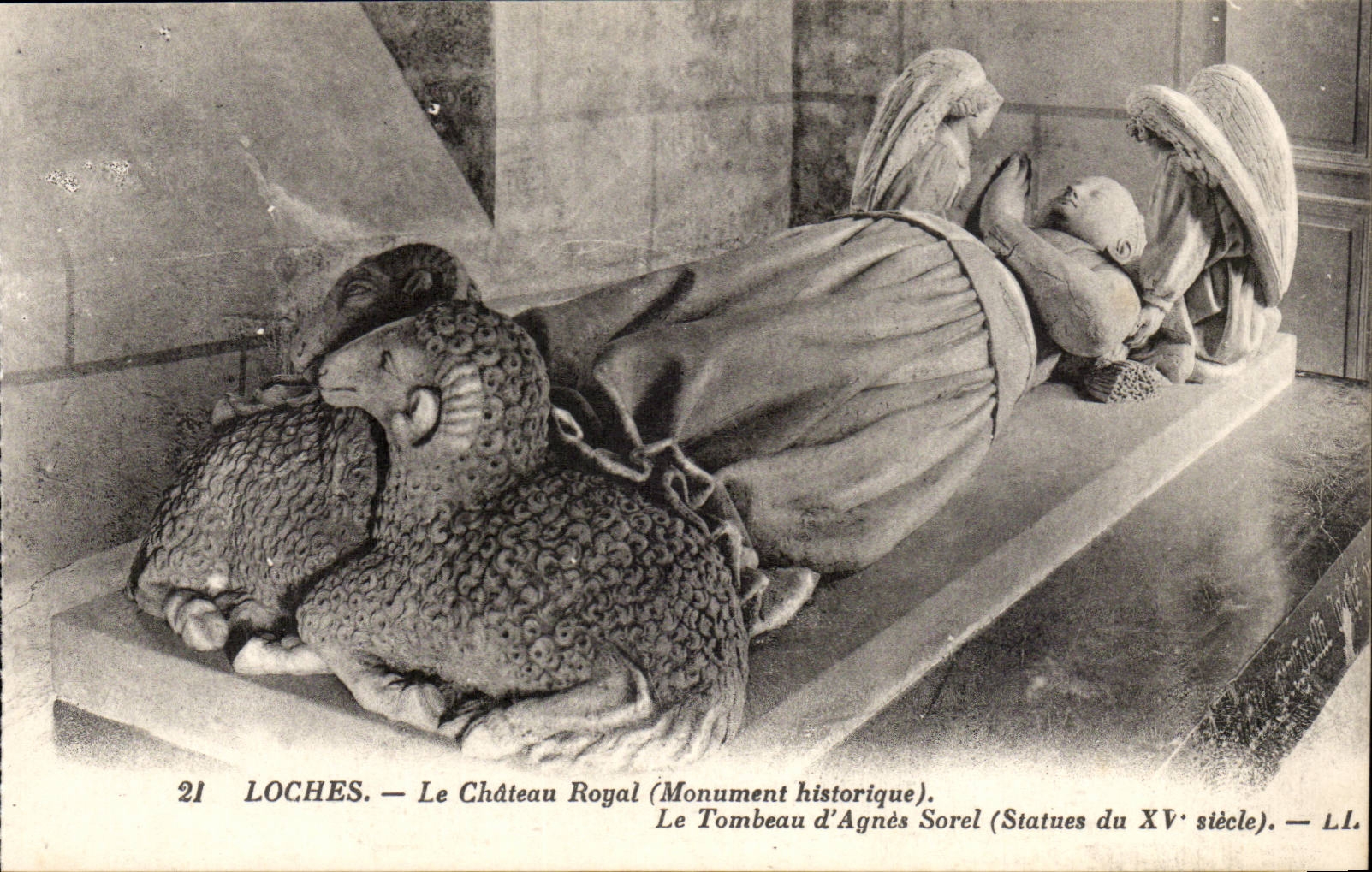 Loaches - the Royal Castle - the Tomb of Agnes Sorel - CPA