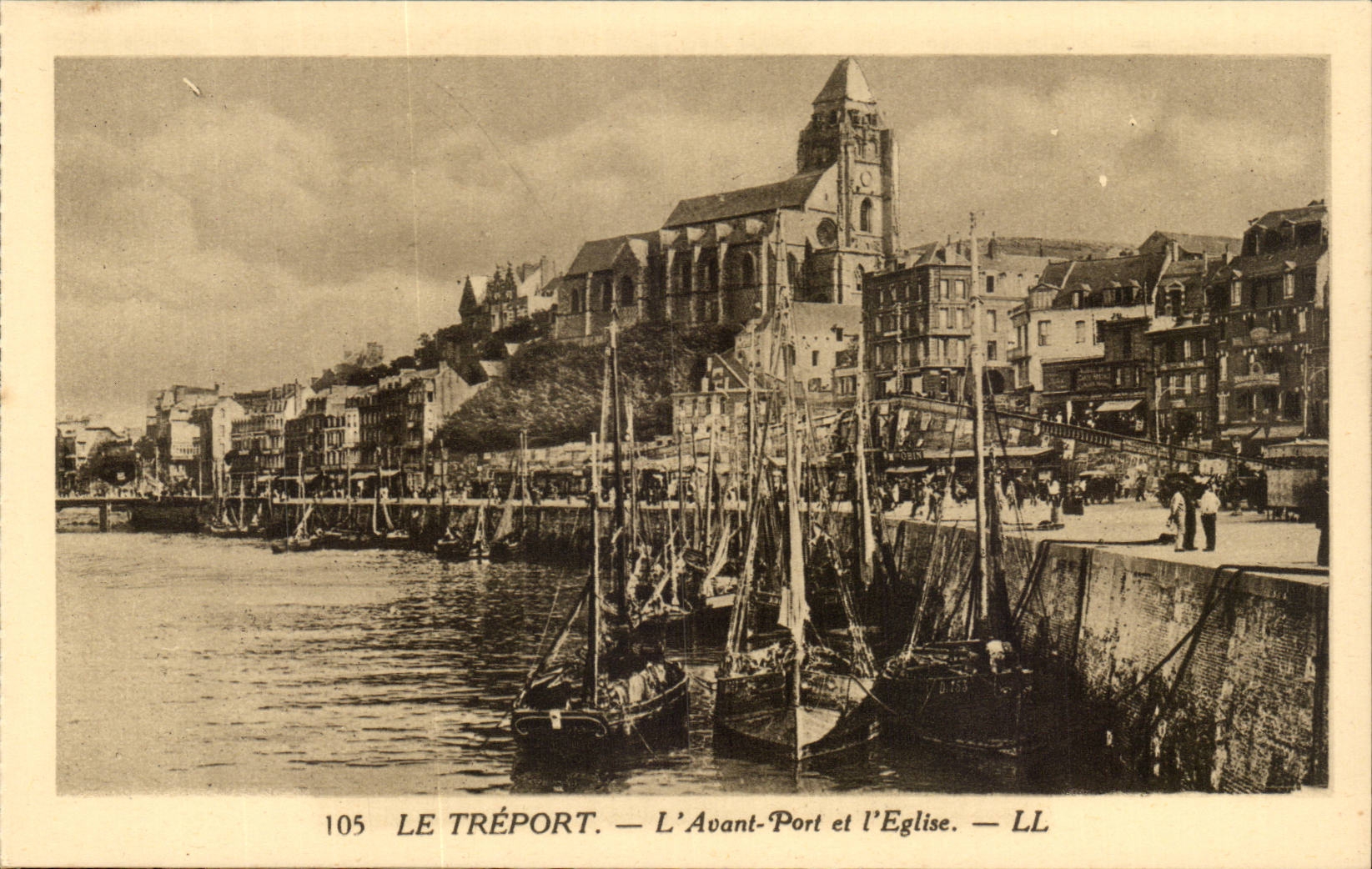 Treport - vor Hafen und der Kirche - CPA
