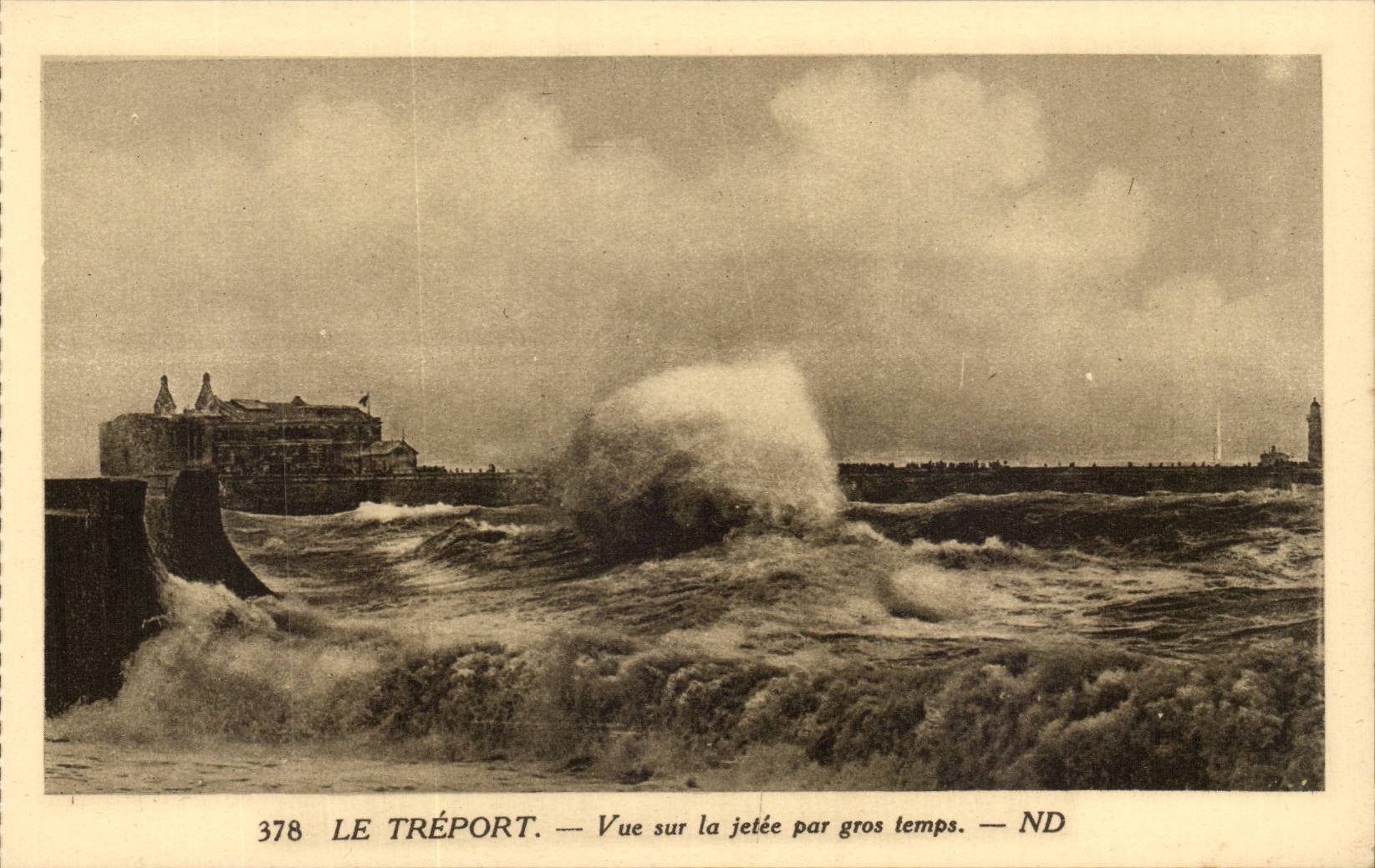 Treport - Anblick auf dem Pier durch schweres Wetter - CPA