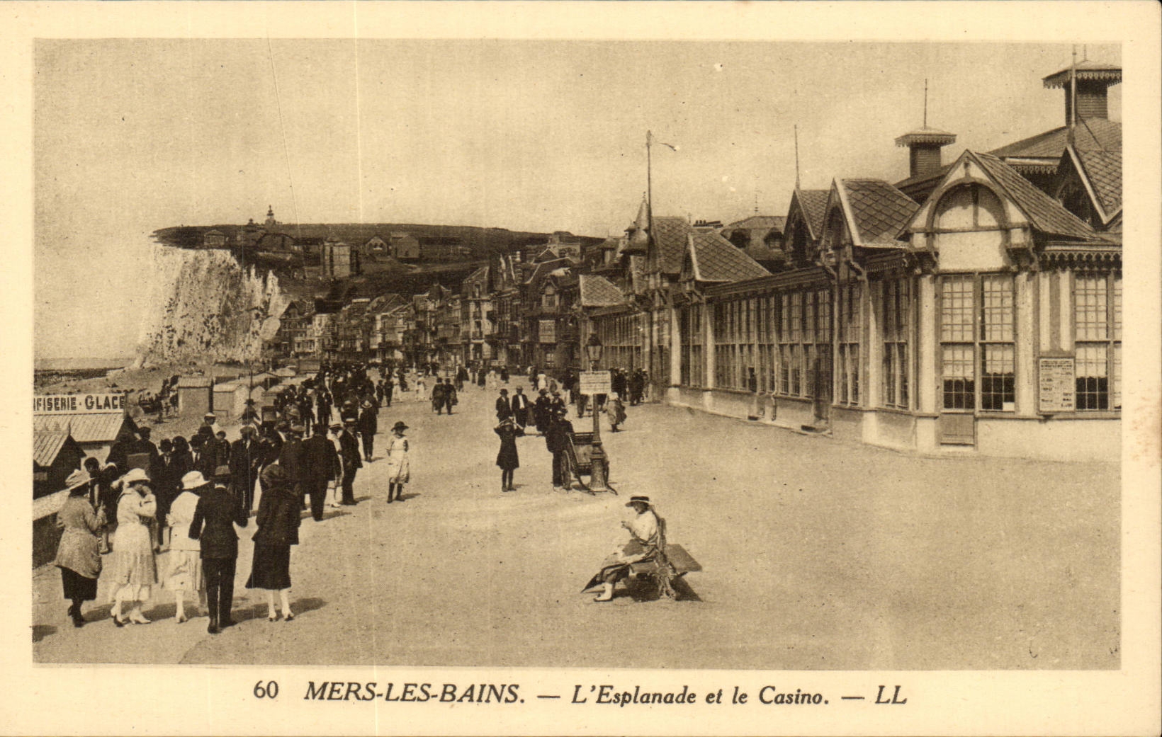 Treport - der Esplanade und das Kasino - CPA