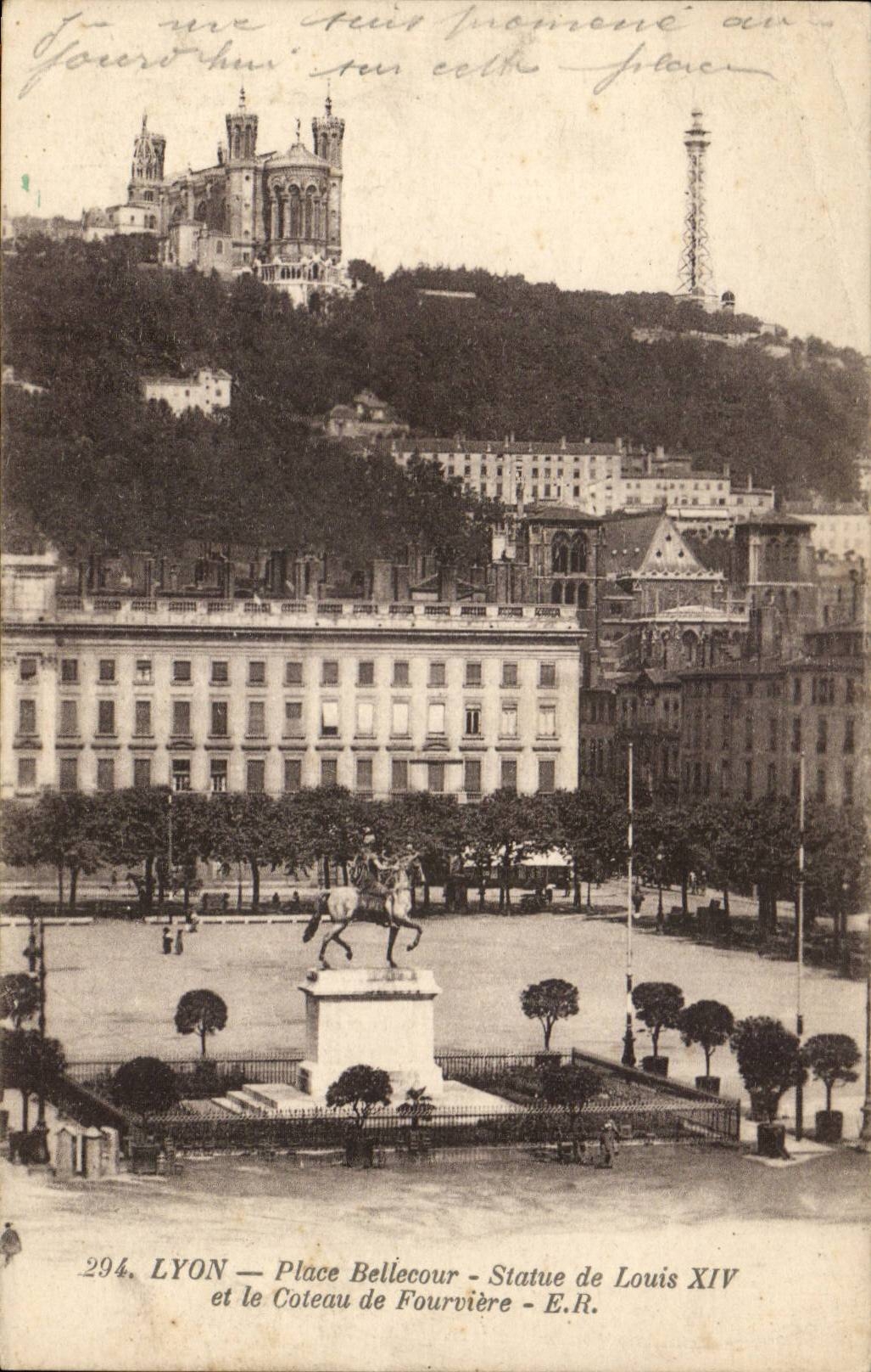 Lyon-- Bellecour Platz-Statue von Louis XIV - CPA