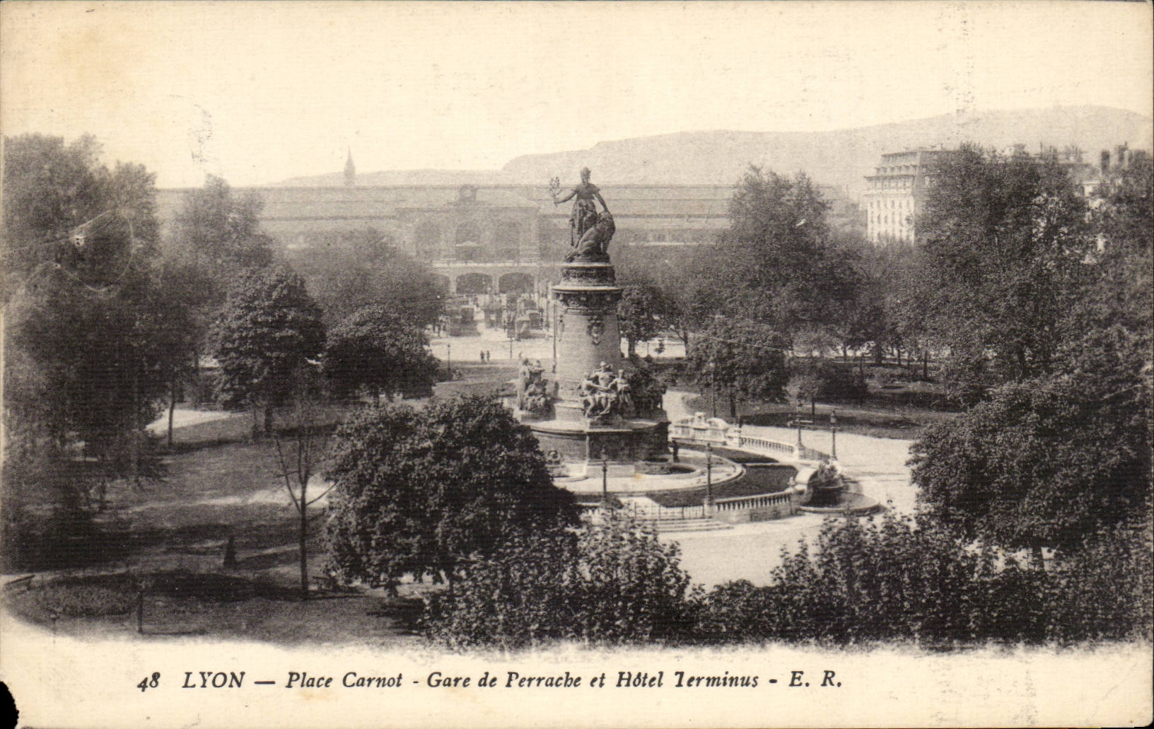 Lyon-- Carnot Platz-Parks von Perrache und von HotelTerminus - CPA
