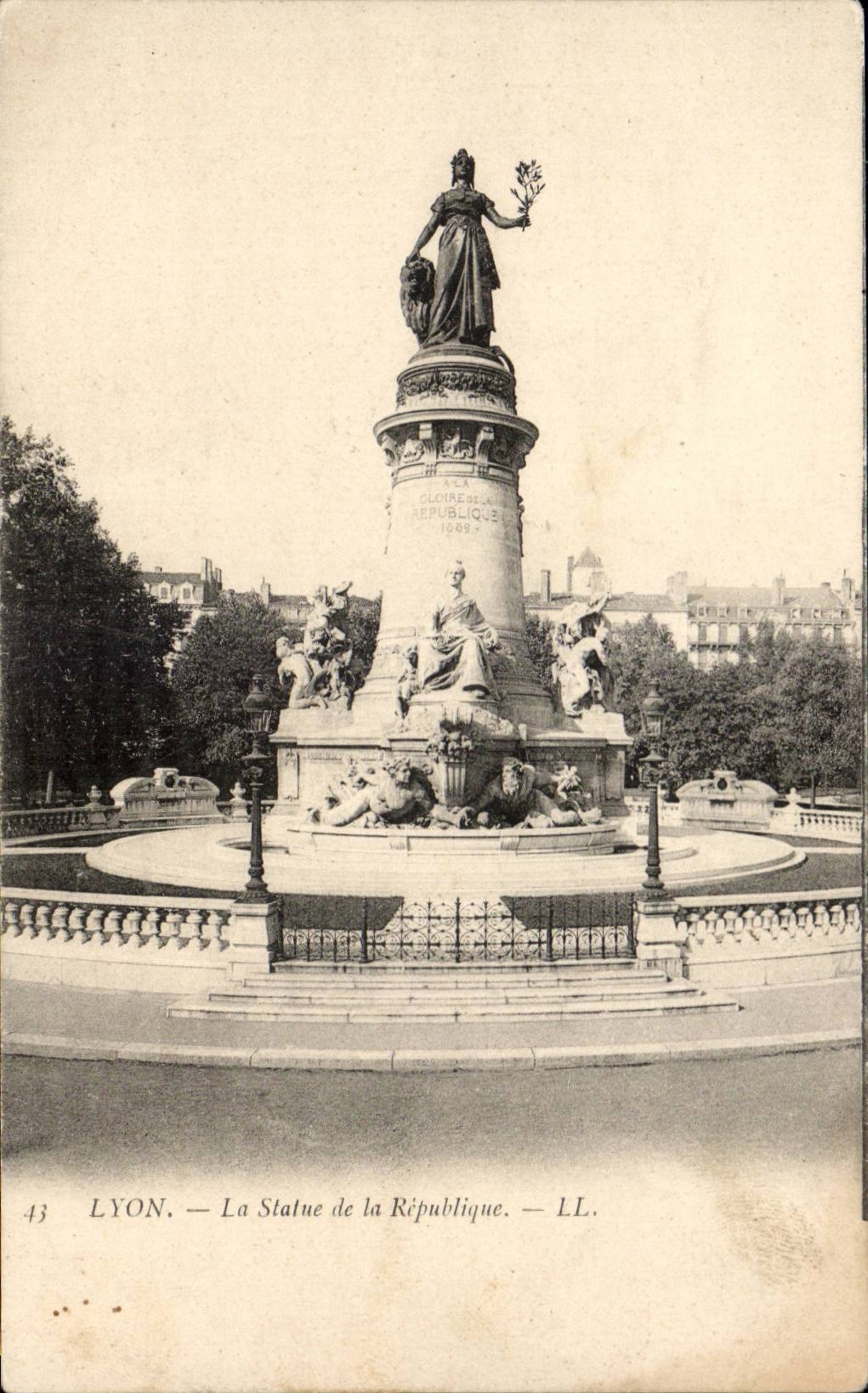 Lyon - Statue der Republik - CPA