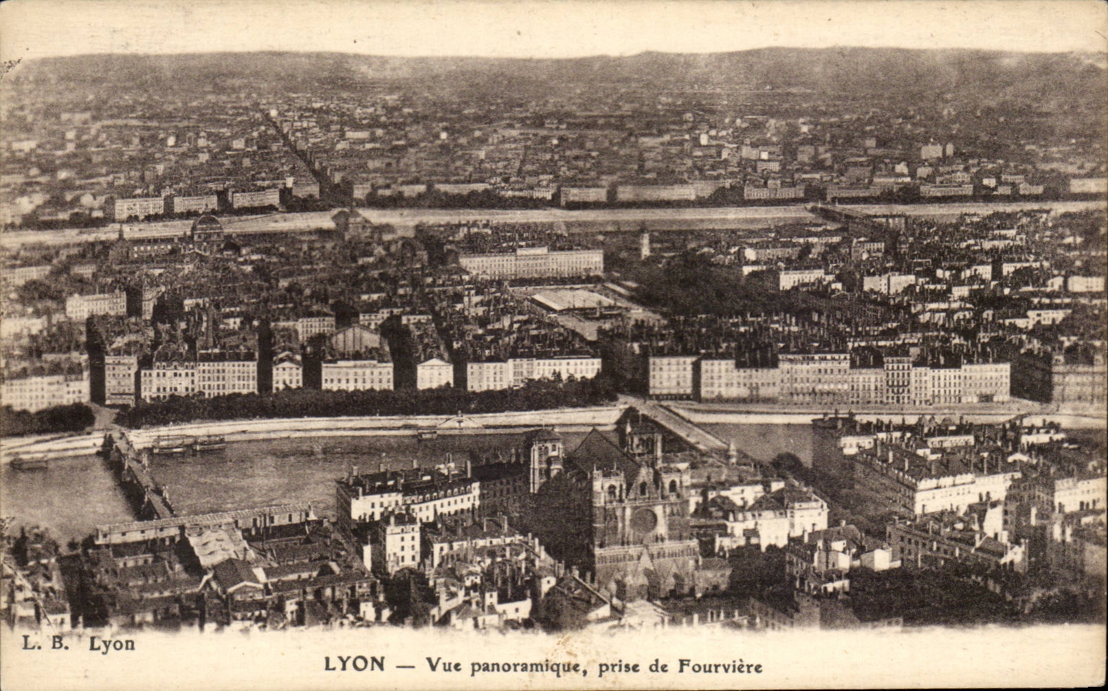 Lyon - die panoramische Ansicht vertreten von Fourviere - CPA