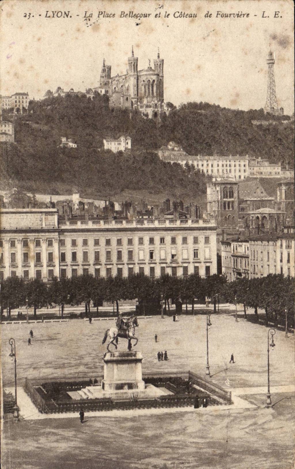 Lyon - der Bellecour Platz und die Fourviere Steigung - CPA
