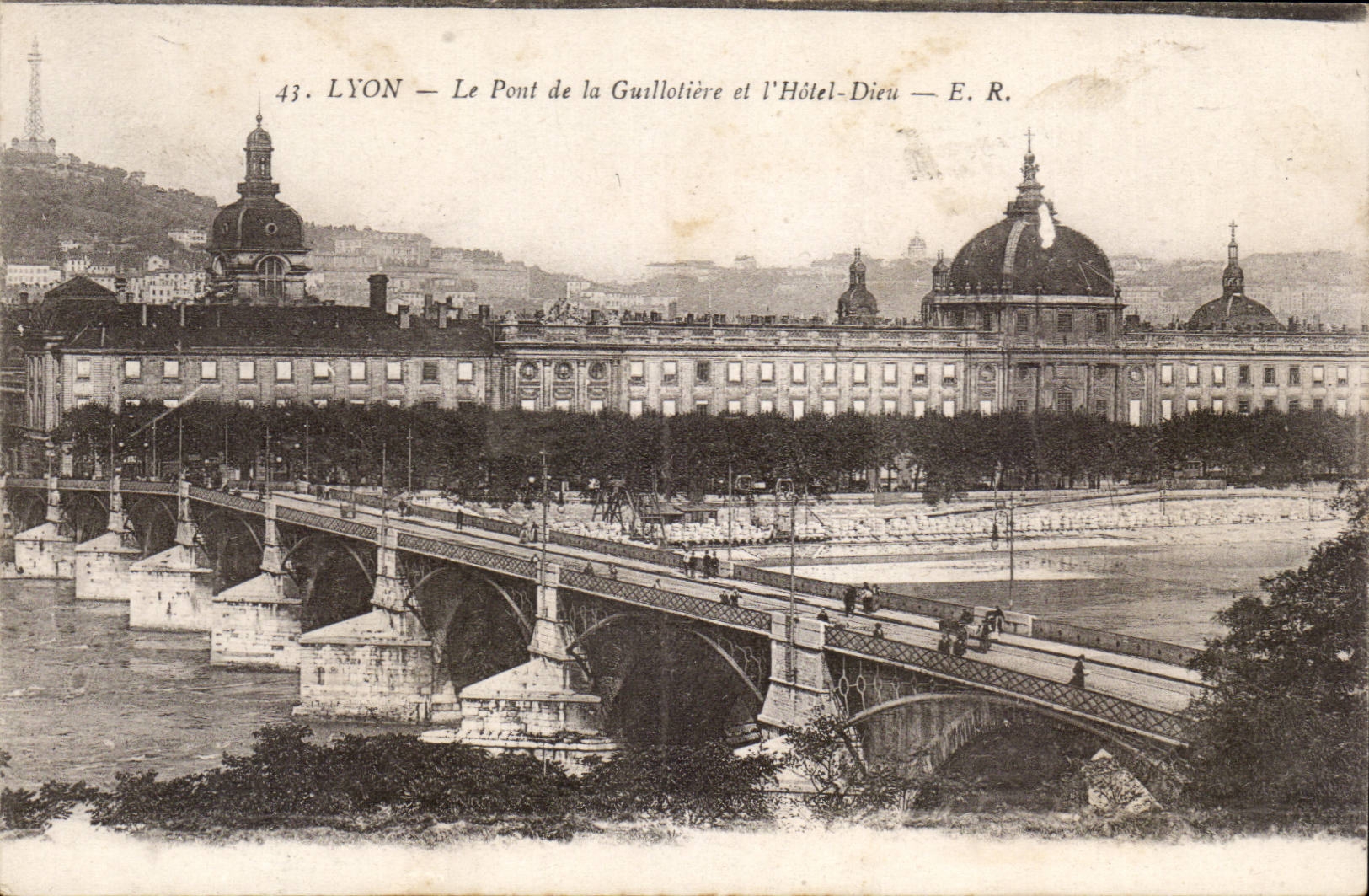 Lyon - die Brucke von Guillotiere und von Hotel-Gott CPA