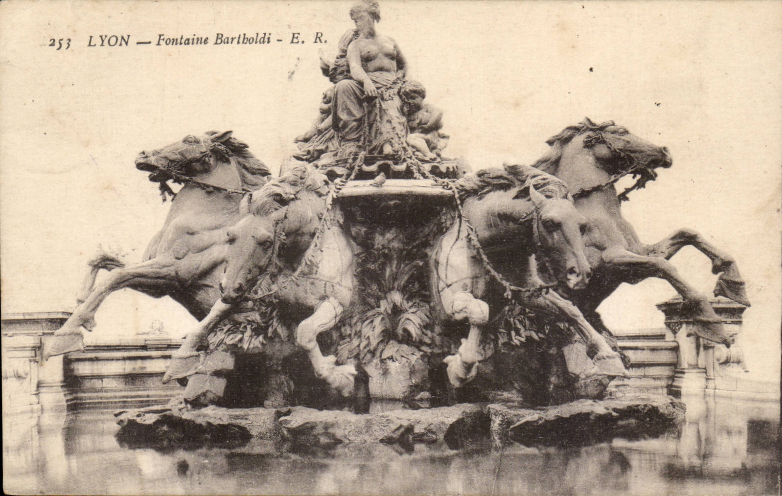 Lyon - Bartholdi Brunnen - CPA