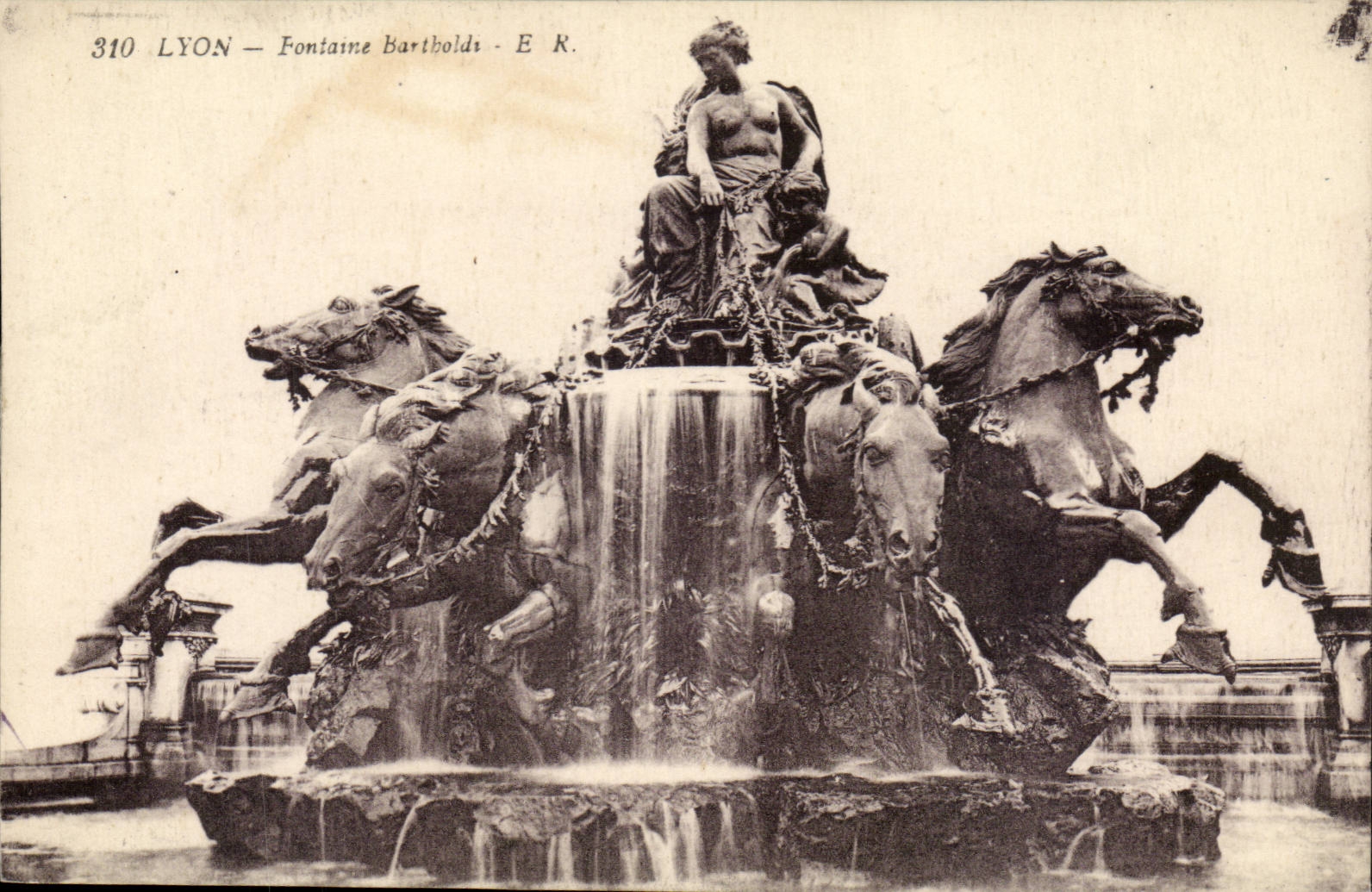 Lyon - Bartholdi Brunnen - CPA