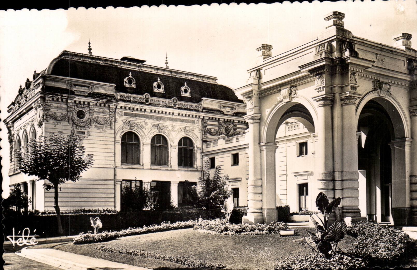 Aix les Bains - Frontage of Large Circle CPA
