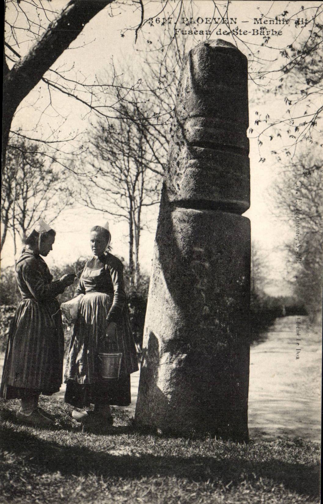 CPA Menhir Dolmen Ploeven Menhir says Fuseau of co Beard