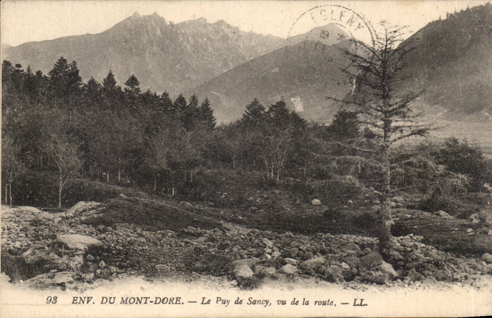 CPA Environs of the Mount Gilds Puy of sancy seen road