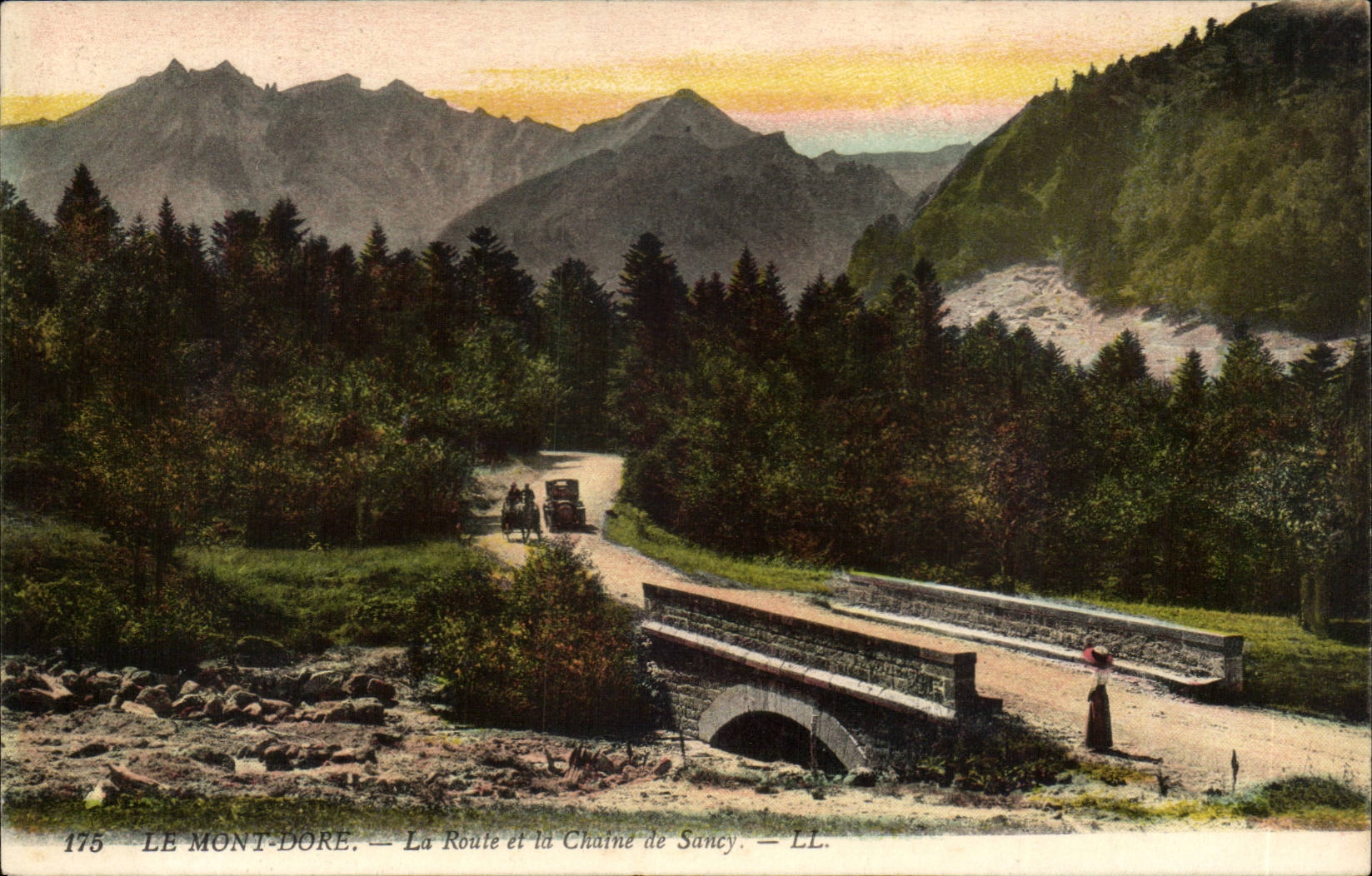 CPA the Mount Gilds the road and the chain of sancy