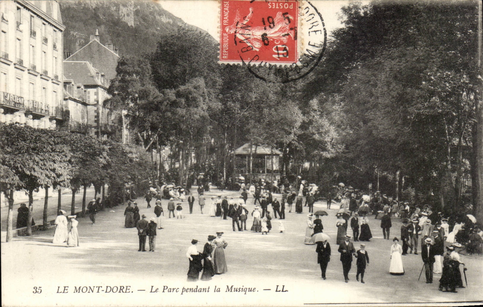 CPA the Mount Gilds the park during the music