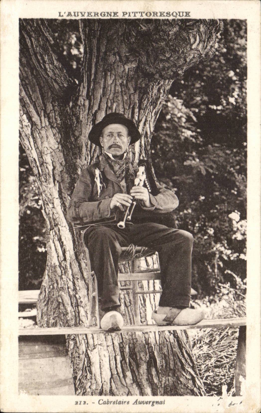 CPA AuvergneCabrtaire Auvergnat (folklore costume music) TOP