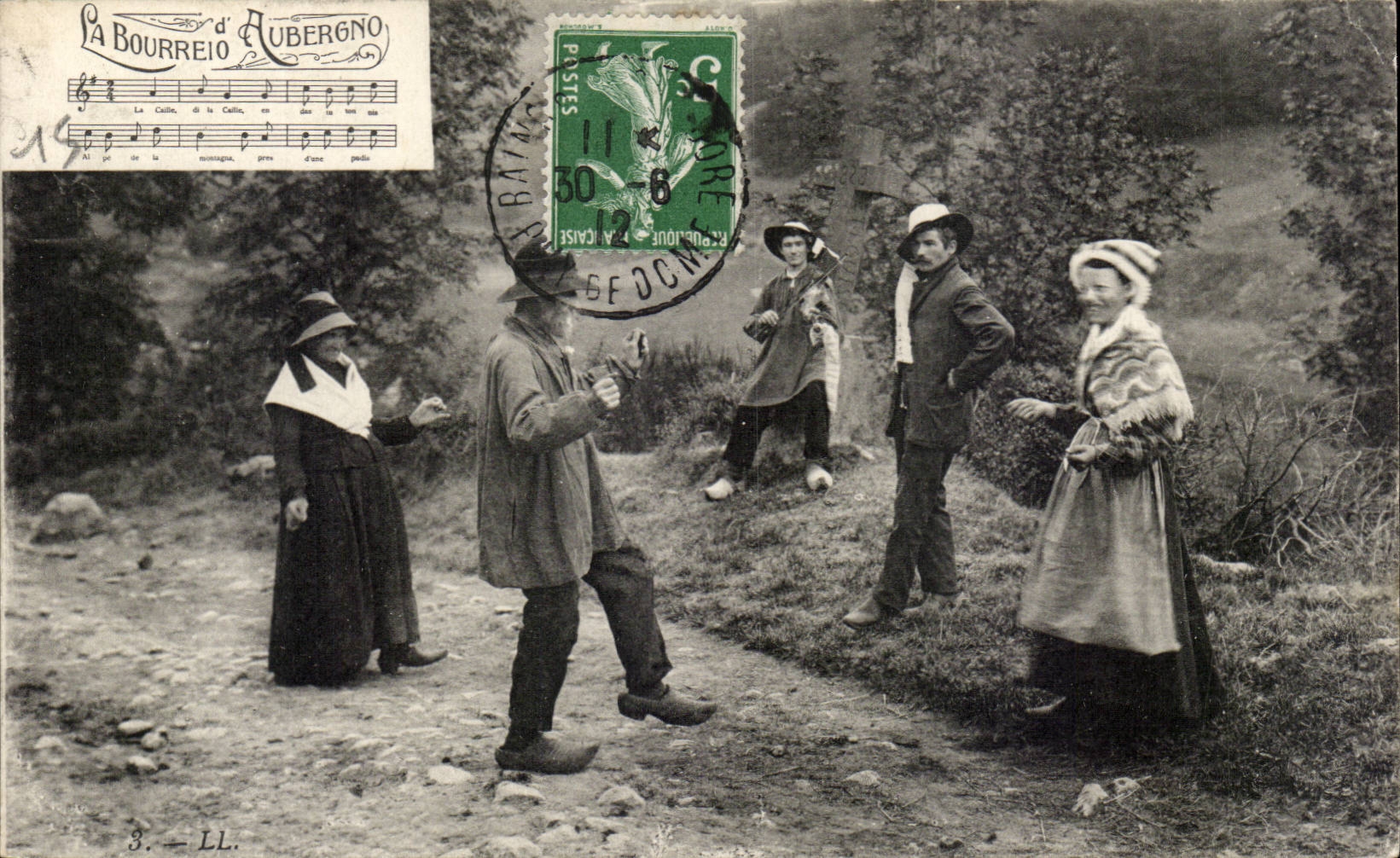 Standard CPA of Auvergne Flock (folklore costume Dances)