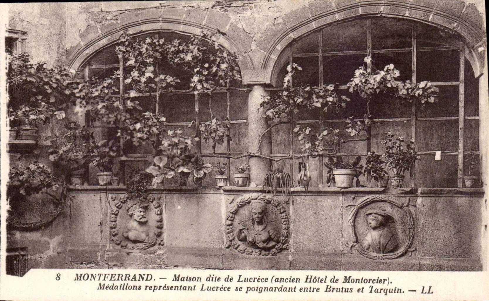 CPA Montferrand House known as of Lucrece (old hotel of Montorcier) Medallions representing being stabbed Lucrece