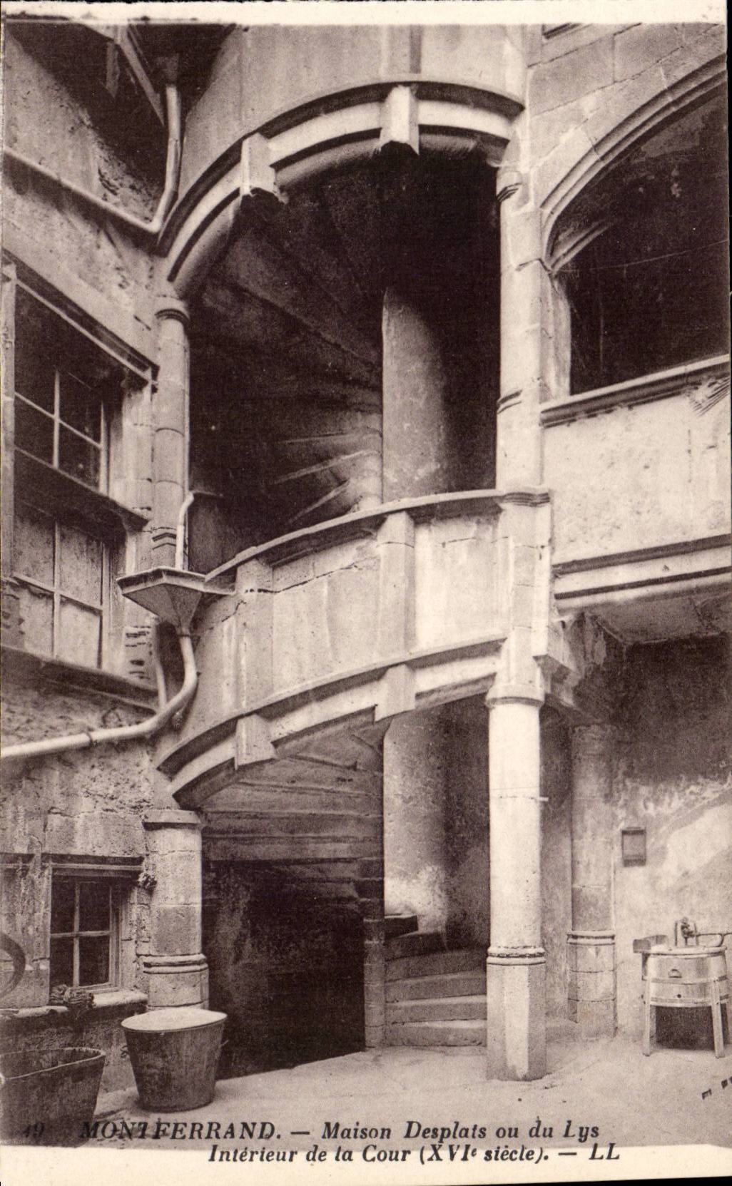 CPA Montferrand Desplats House or of the Interior Lily of the court