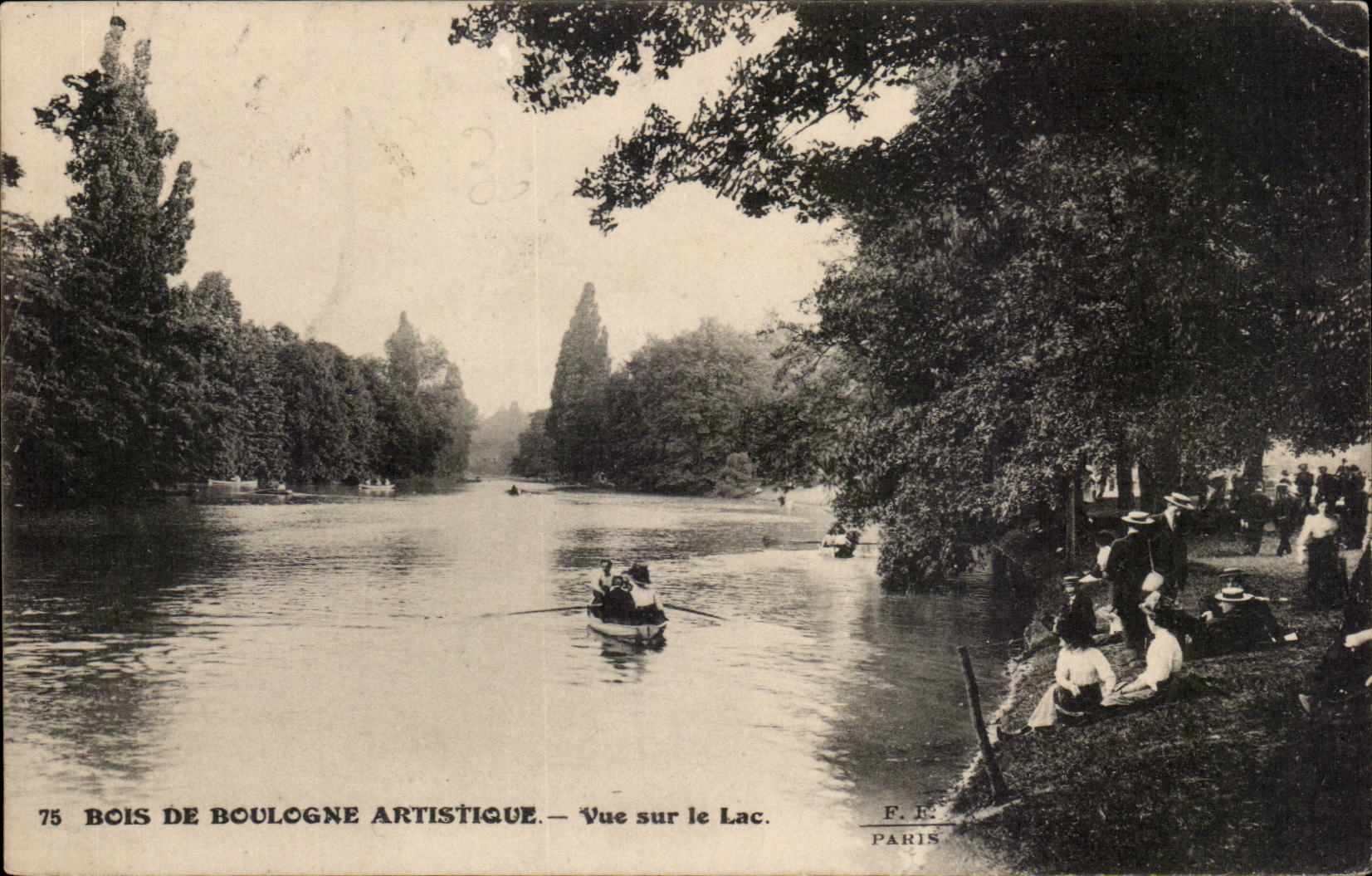 Paris 16 - Le Bois de Boulogne - Vue sur le Lac CPA