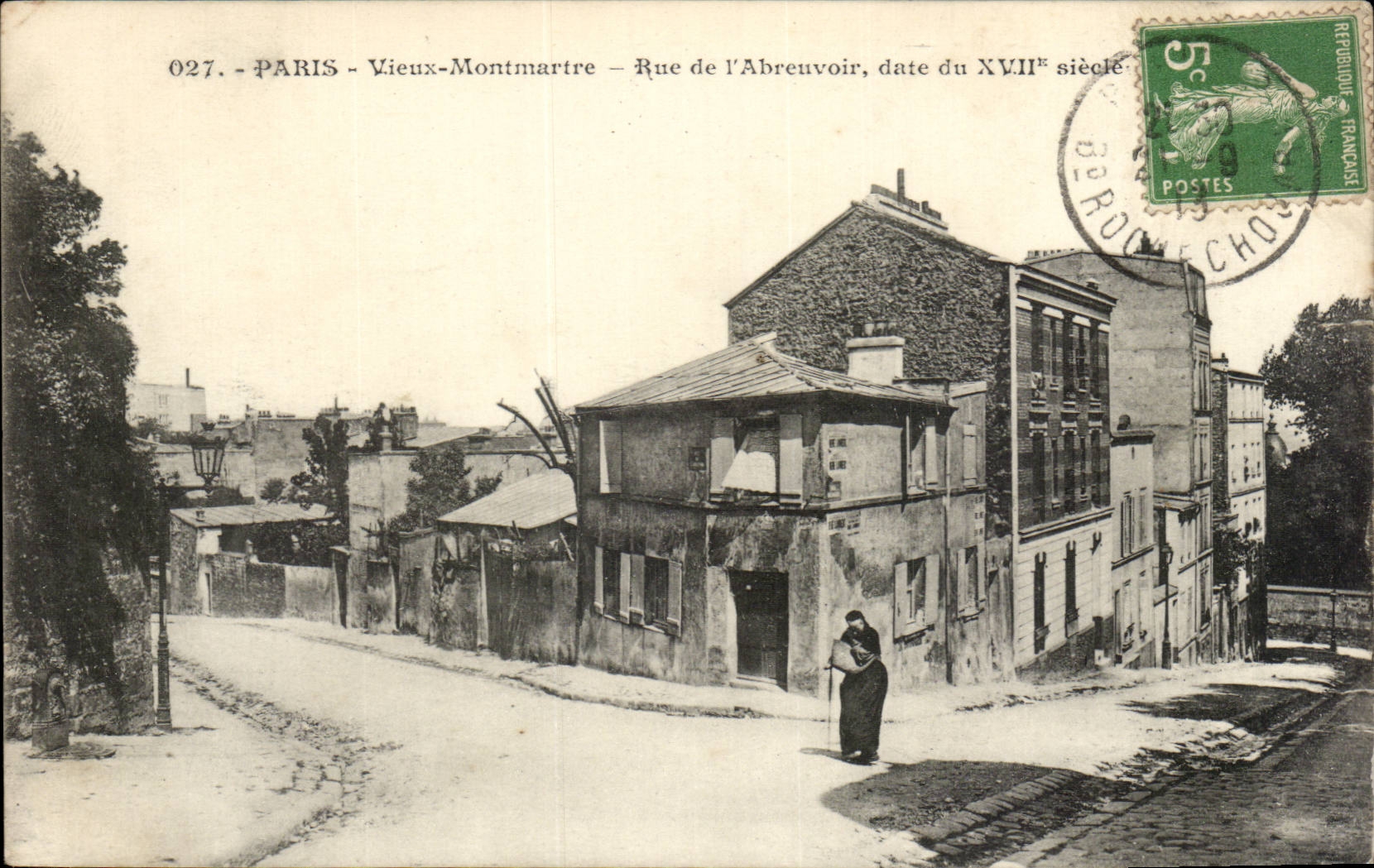 CPA Paris Montmartre rue de l'abreuvoir date du 17eme