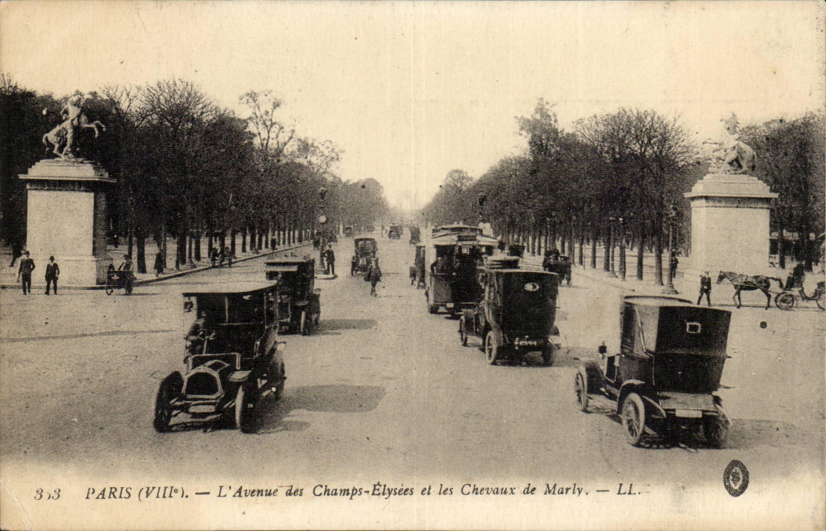 Paris - 8 - Champs Elysees and Horses of Marly - Car - CPA