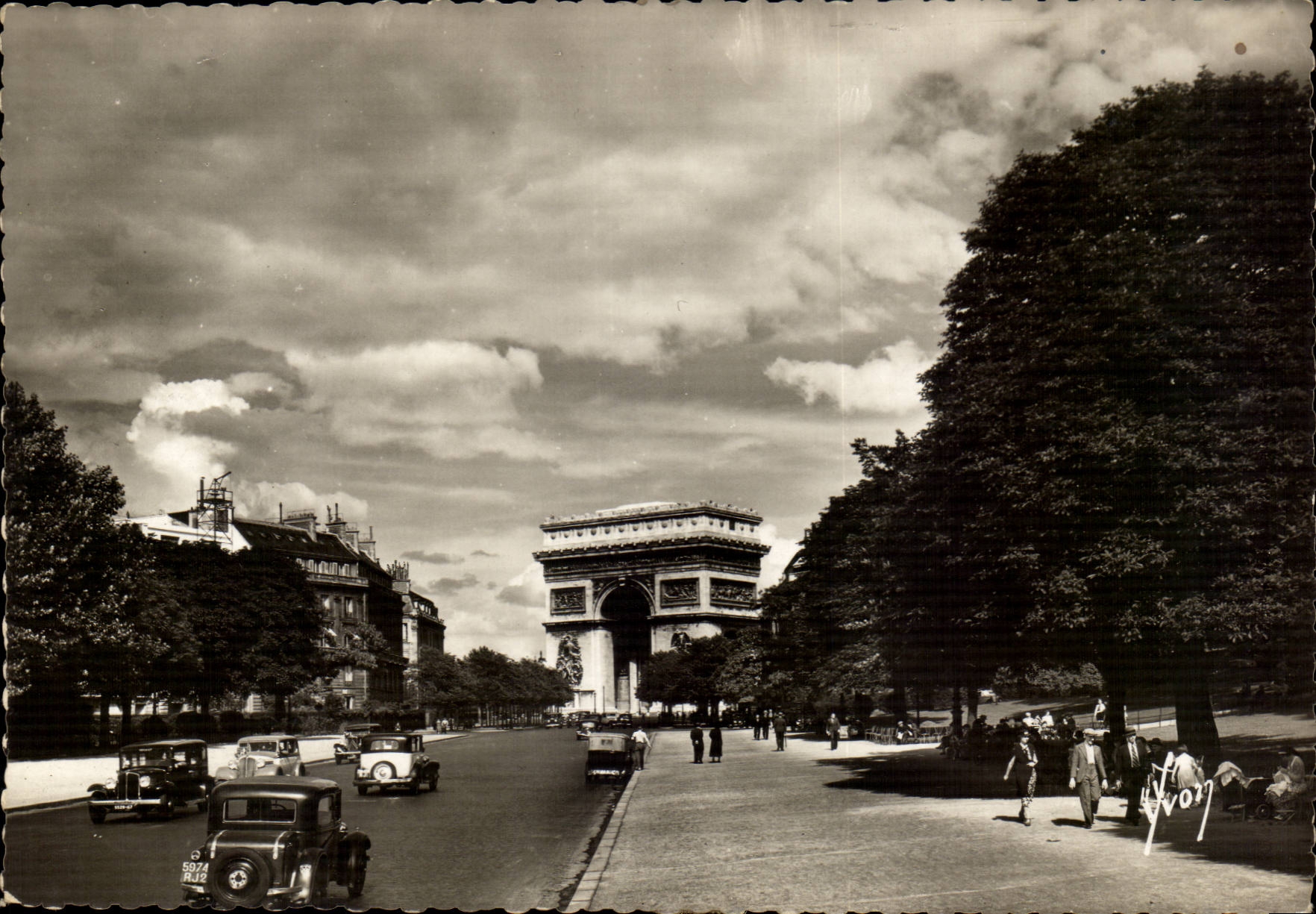 MODERN CARD Paris the Foch avenue