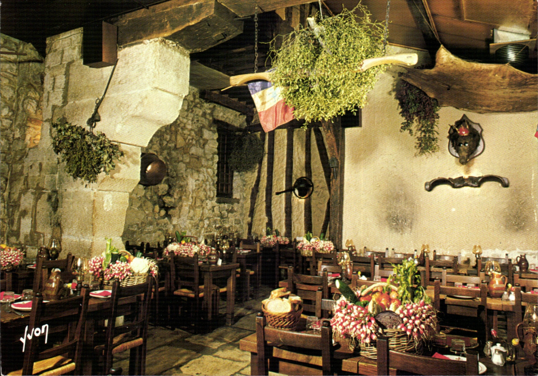 CPM Paris Nos ancetres les Gaulois Ile Saint Louis (restaurant)