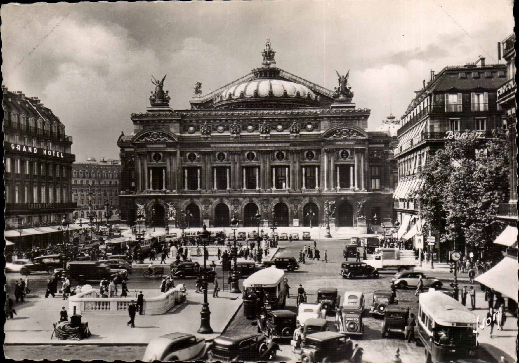Paris CPM Notre Dame Place de l'opera