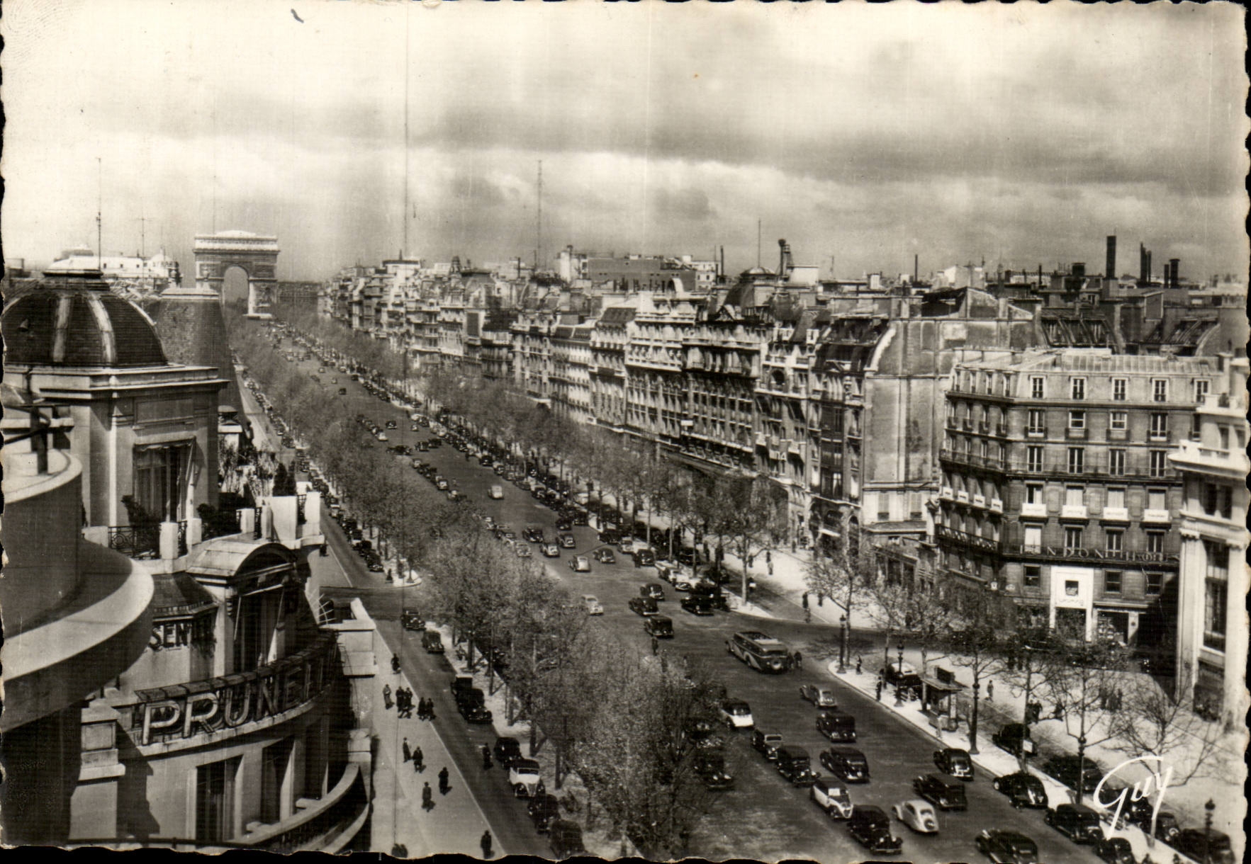 Paris MODERN CARD Which occurred of the Elysees Fields