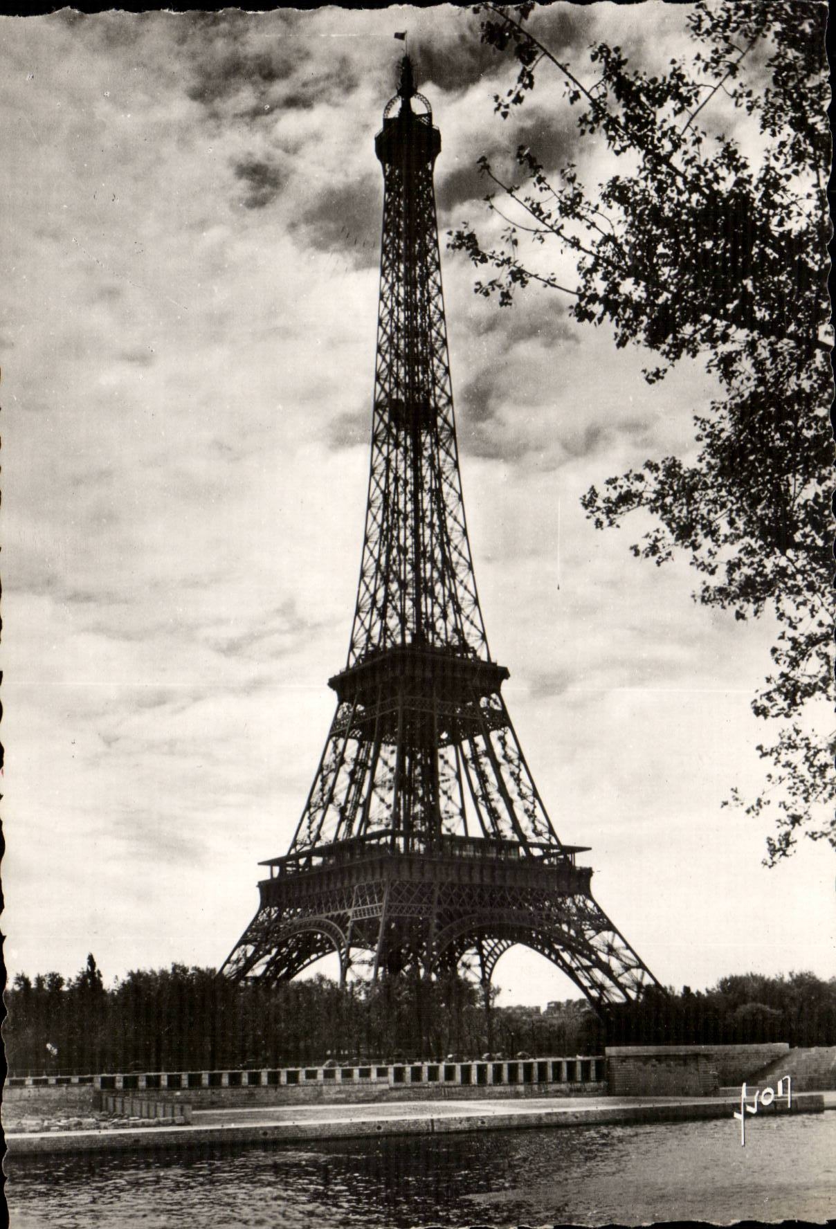 Paris 7 - While Strolling - Eiffel Tower - Eiffel Tower - CPA