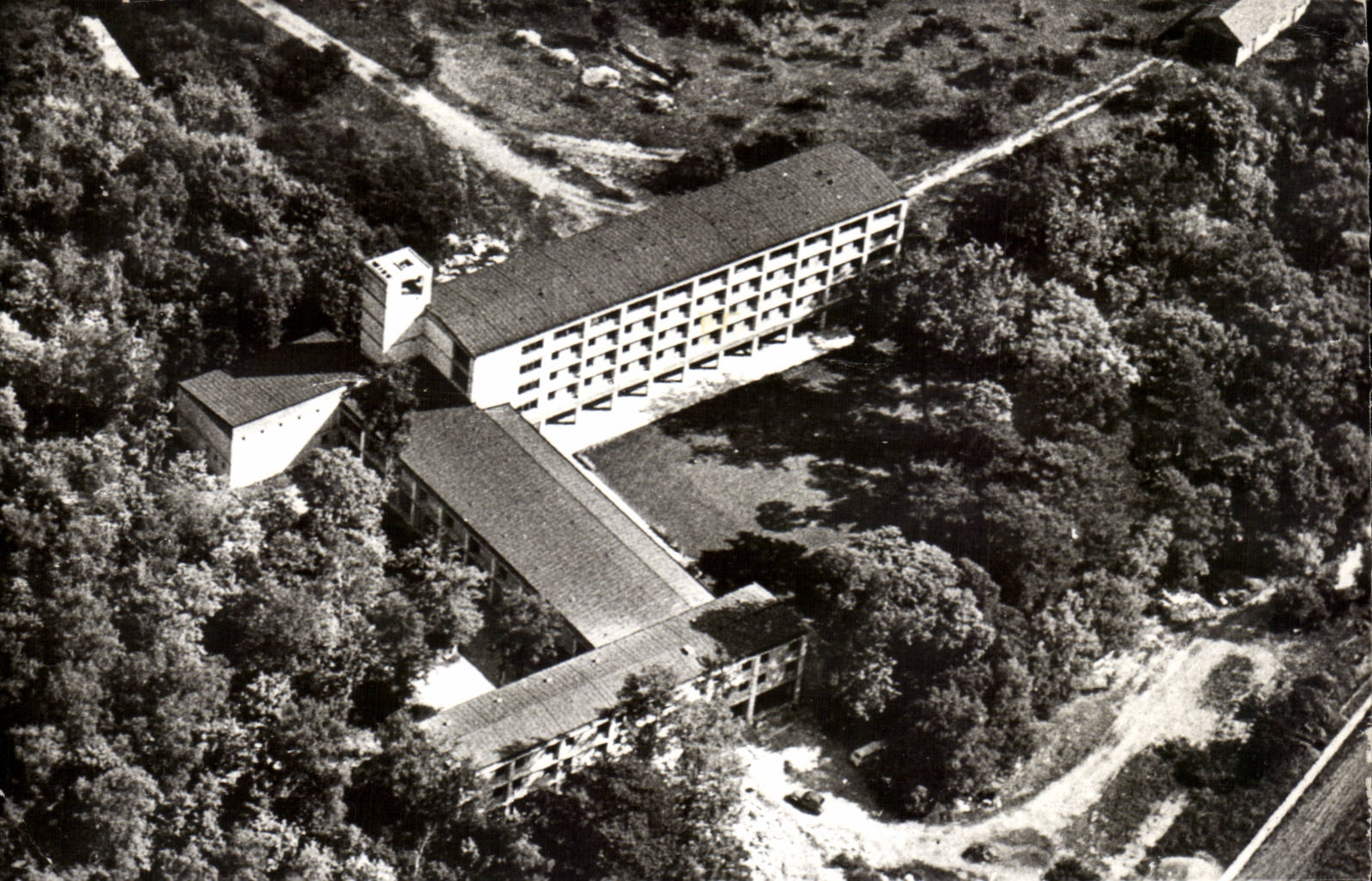 Poissy - the Share God - CPA - CPA