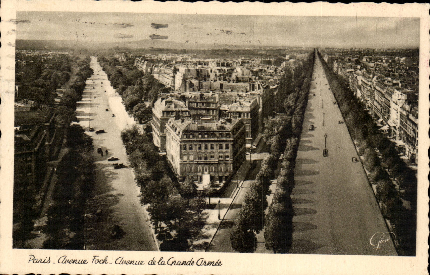 Paris - 16 - Avenue Foch et Avenue de la Grande Armee CPA