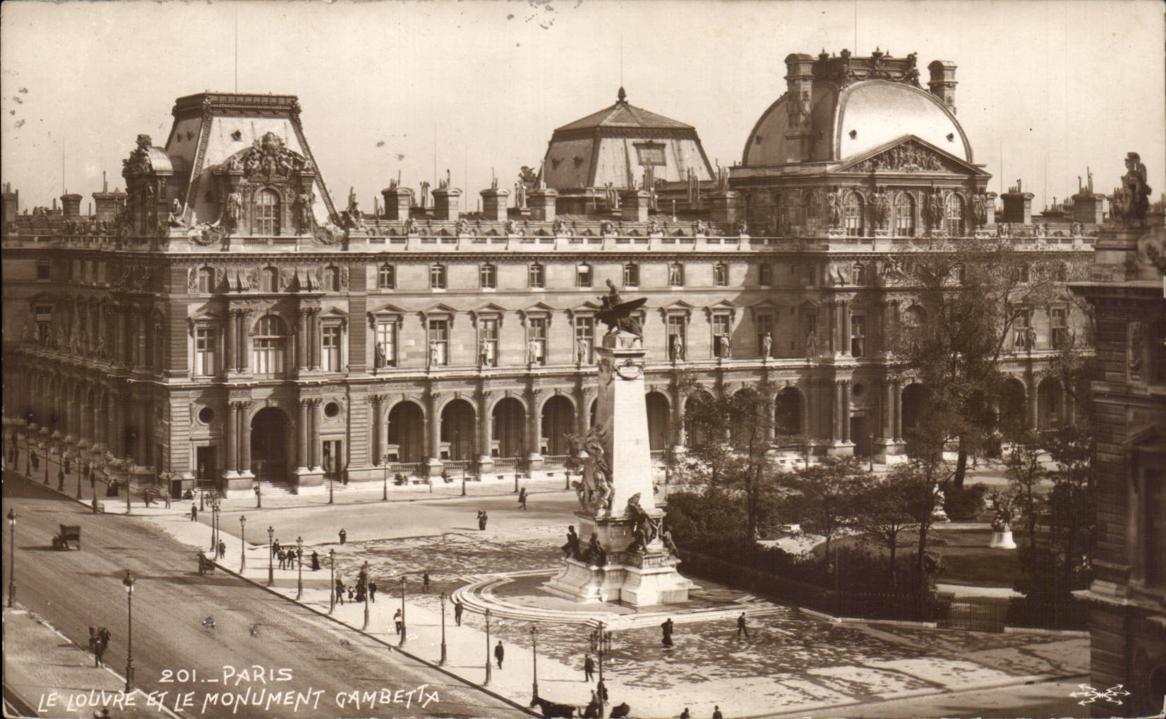 Paris - 1 - Le Louvre et le Monument Gambetta - CPA 