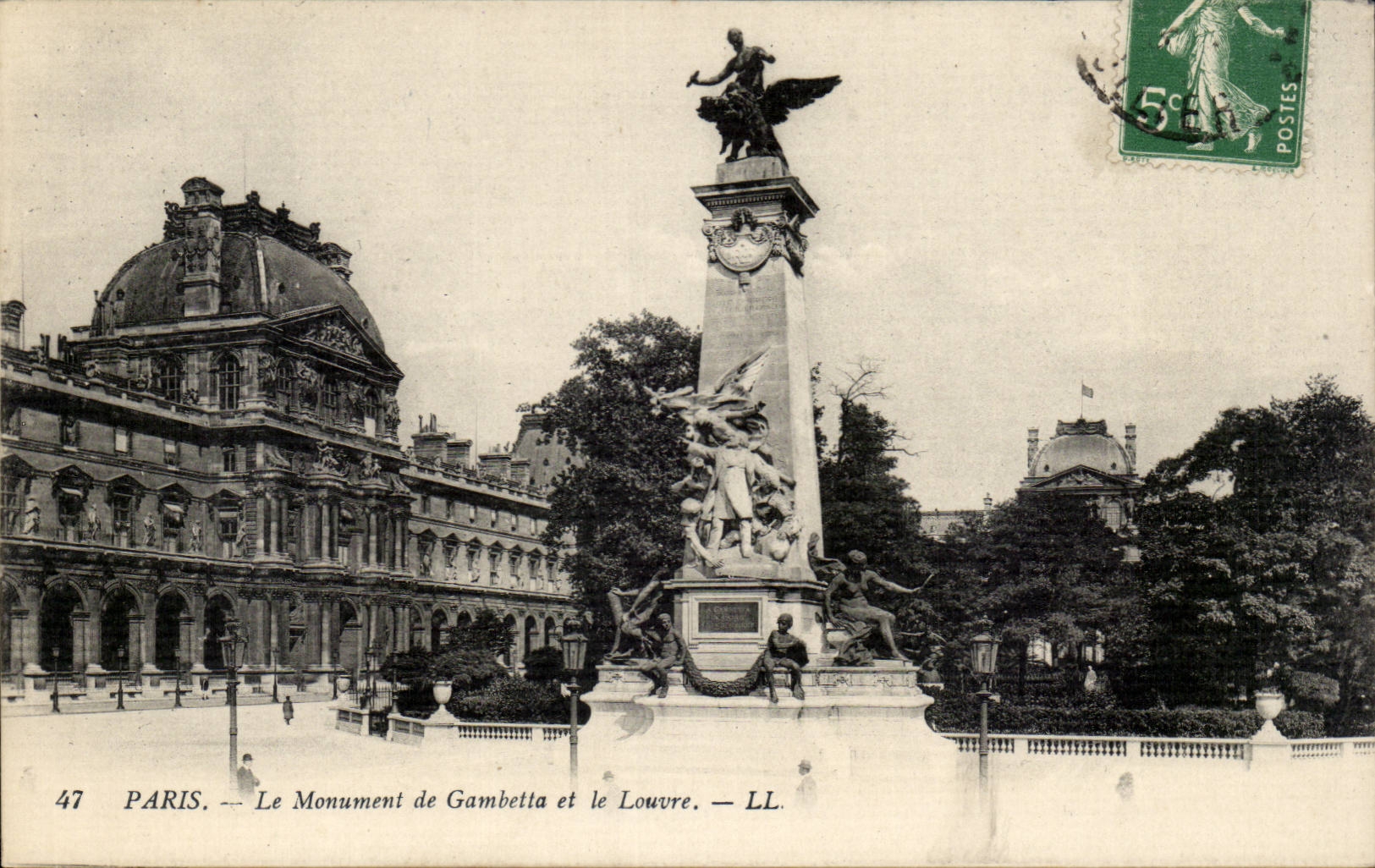Paris - 1 - Le Monument de Gambetta et le Louvre - CPA