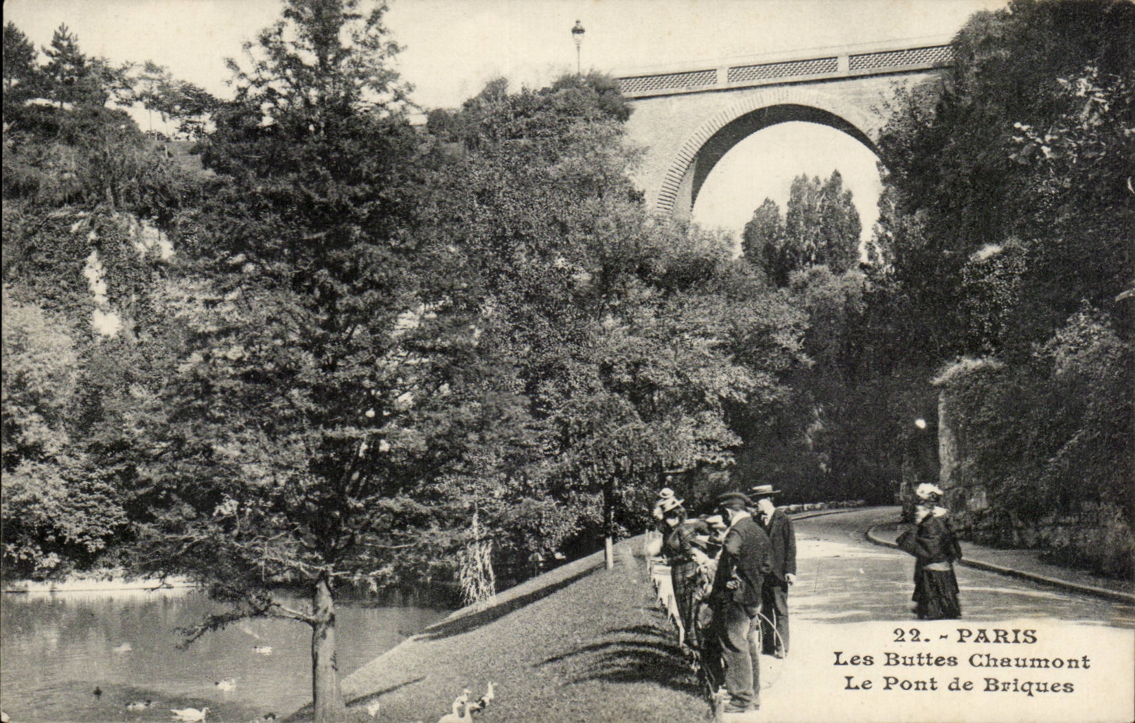 Paris - 19 - the Chaumont Hillocks - the Bridge of Bricks CPA