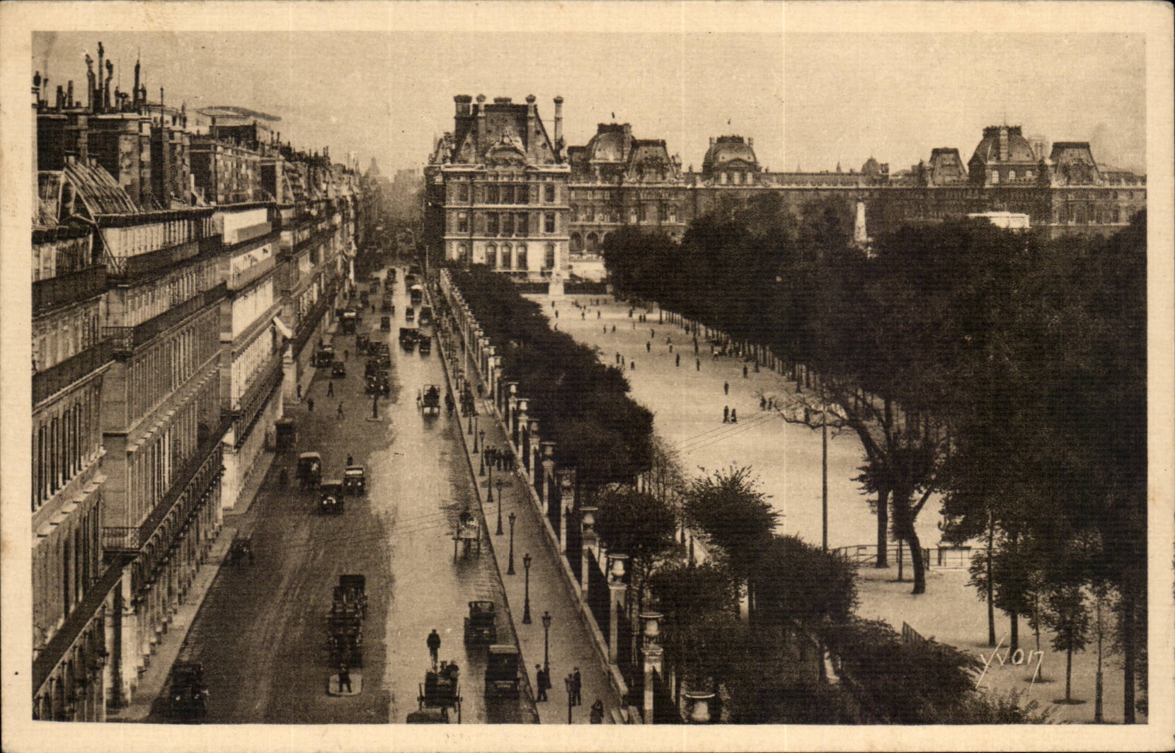 Paris - 1 - Perspective de la Rue du Rivoli les Tuileries et le Louvre - CPA 