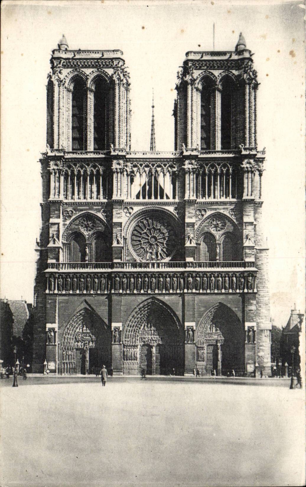 Paris CPA the Notre Dame church